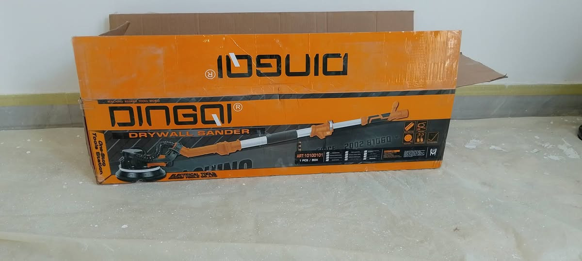 السلام عليكم مكينه سنفره نضيفه وجديده استعمال يومين هيه وغراضه ***********
