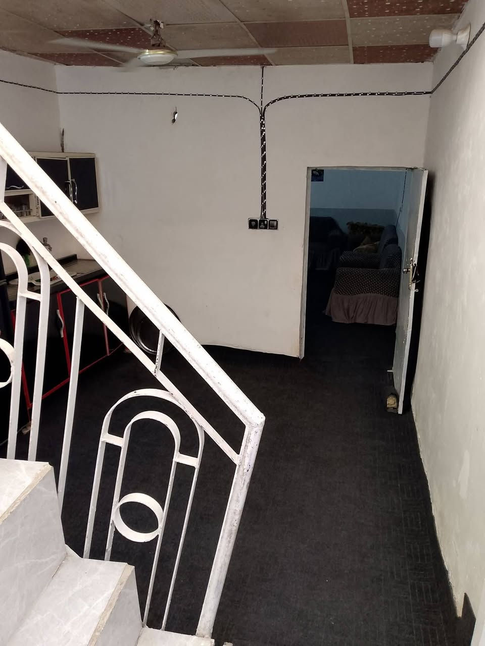 بيت 50متر للبيع بي غرفتين وصاله وصحيات بيت يم سوك جمعه سعره 16 قفل ***********
