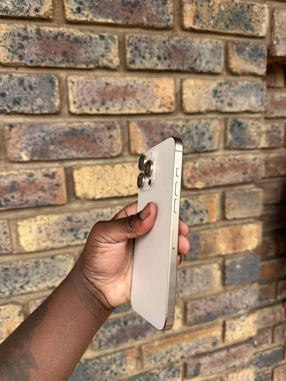 iphone 16 pro max
ذاكره 256
بطاريه 96%
‏1 sim يدعم
إمريكي . نموذج AM
مامفتوح . بدون ملحقات
 جهاز طافي فقط يحتاج تحديث كامل برمجه شعار ابل . بدون ايكلود لأن كله متوقف حالياً  
فحص مع ظمان
سعر 225 الف نهايته
عنوان / اربيل مناره + متوفر توصيل


**إذا كنت صاحب هذا الإعلان وتريد حذفه لأي سبب، رجاءا أرسل رسالة إلى الدعم الفني**