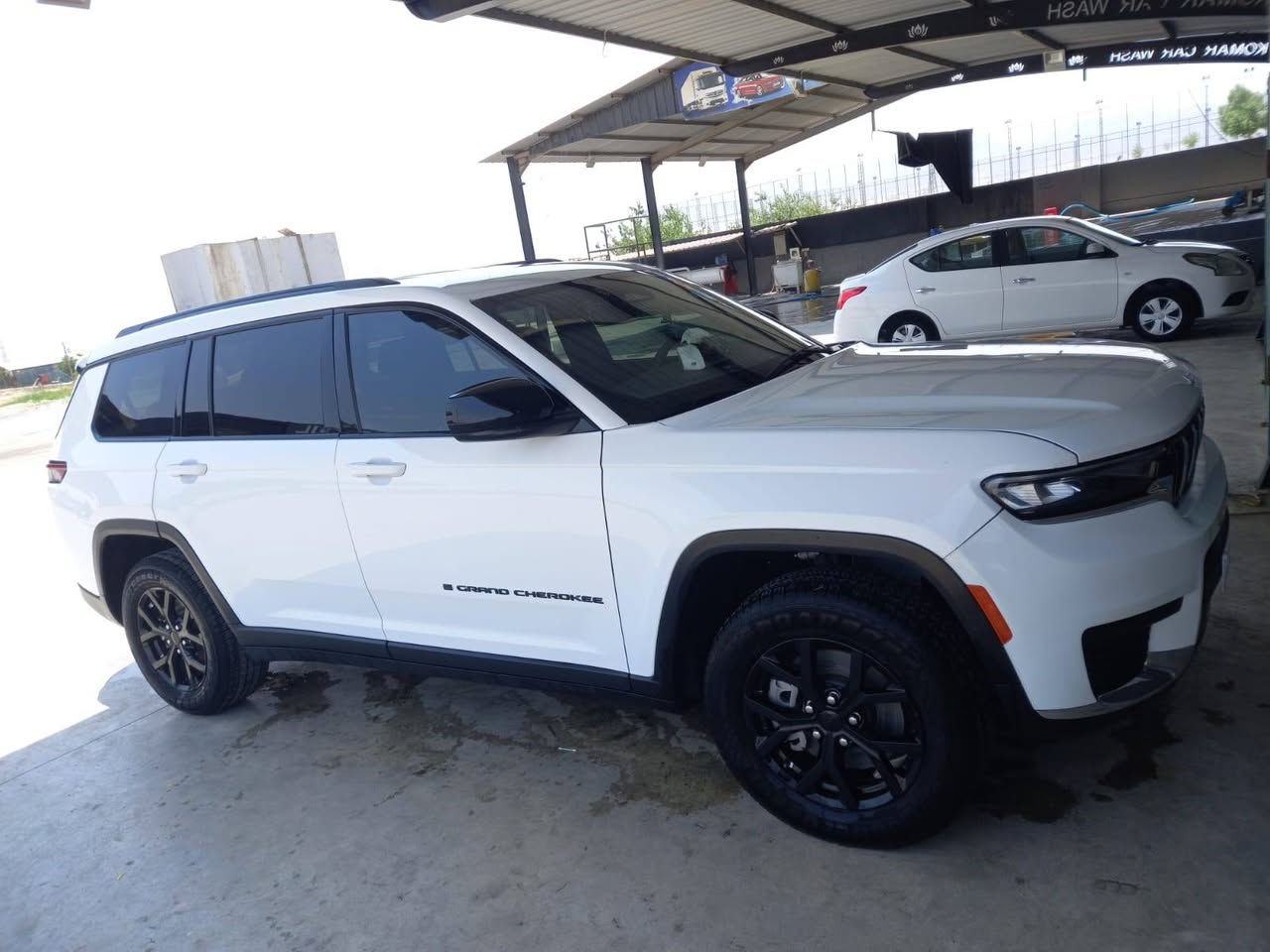 سلام عليكم جيب كراند شيروكي موديل  23 ماشيه 50 الف فول مواصفات عده فتحه  حادث في امريكه تم سرق قطع الخارجيه  و شوهه قطع في  العراق صليه بدون صبغ شرط الفحص كما موضح في الصوره مكان بغداد سعر 275
***********
