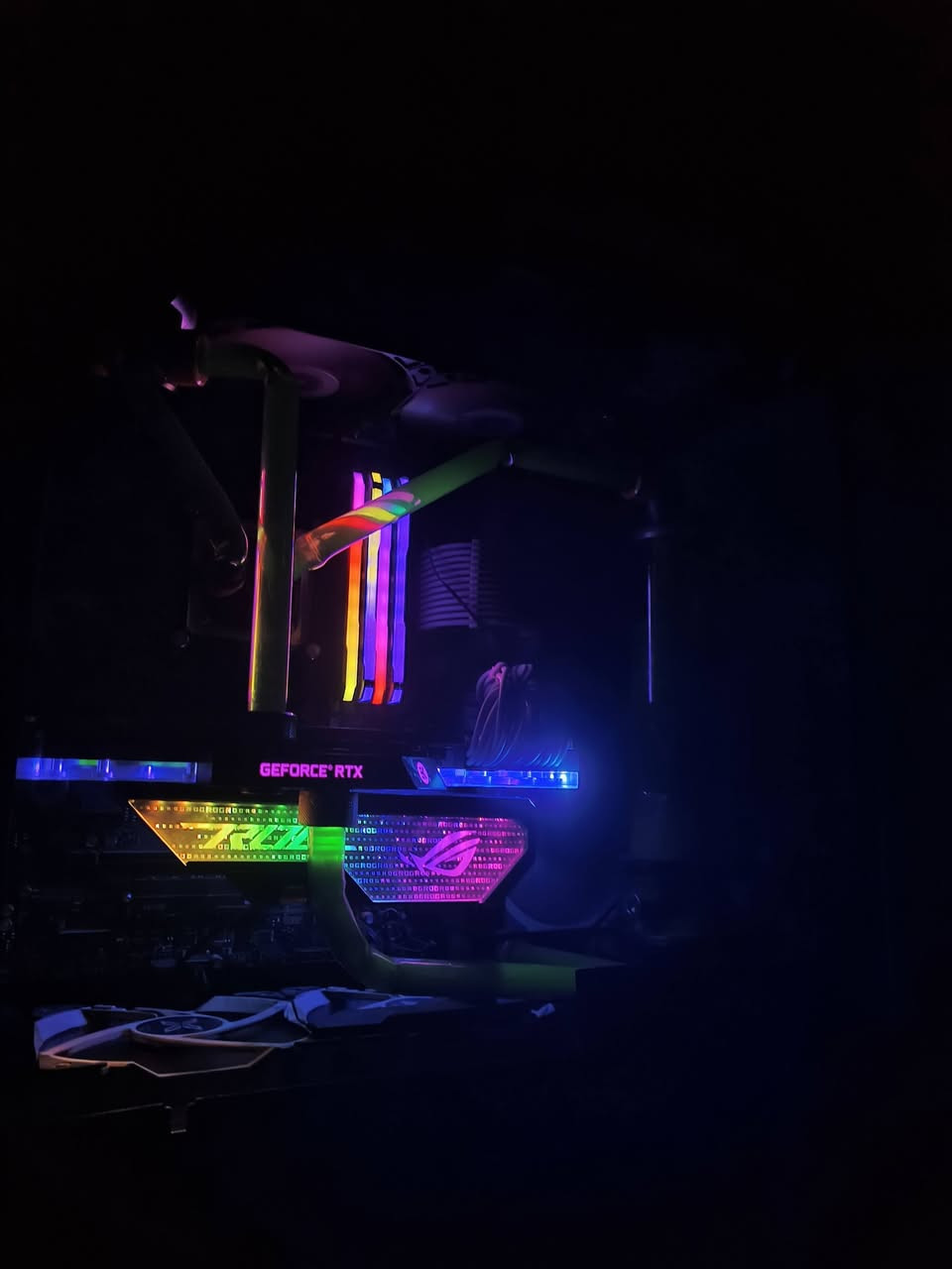 Pc تبريد مفتوح يعني انسه الحرارة بهل صيف كل القطع متوافقه و تقبل كسر سرعة
معالج i7 10700K قابل لكسر السرعة
كارت الشاشة انفيديا 3080 قابل لكسر السرعة
مذر بورد MSI Z490 Gaming EDGE WIFI متوافق مع كسر السرعة
ذاكره تخزين M.2 Lexar SSD 500 GB
ذاكرة تخزين SATA 2 تيرا
رامات (32) DDR4 ماركة  Corsair قابلة لكسر السرعة
باور سبلاي 850 DEEP COOL 
+ 2 UPS + باتري سيارة 90 امبير جديد اذا حاب تحورهن عاكسة
حبايب السعر مليون ونص 1,500,000 
رقمي للتواصل *********** 
📛⛔📛⛔ما عندي مسانجر اتصل واتساب📛⛔📛⛔
