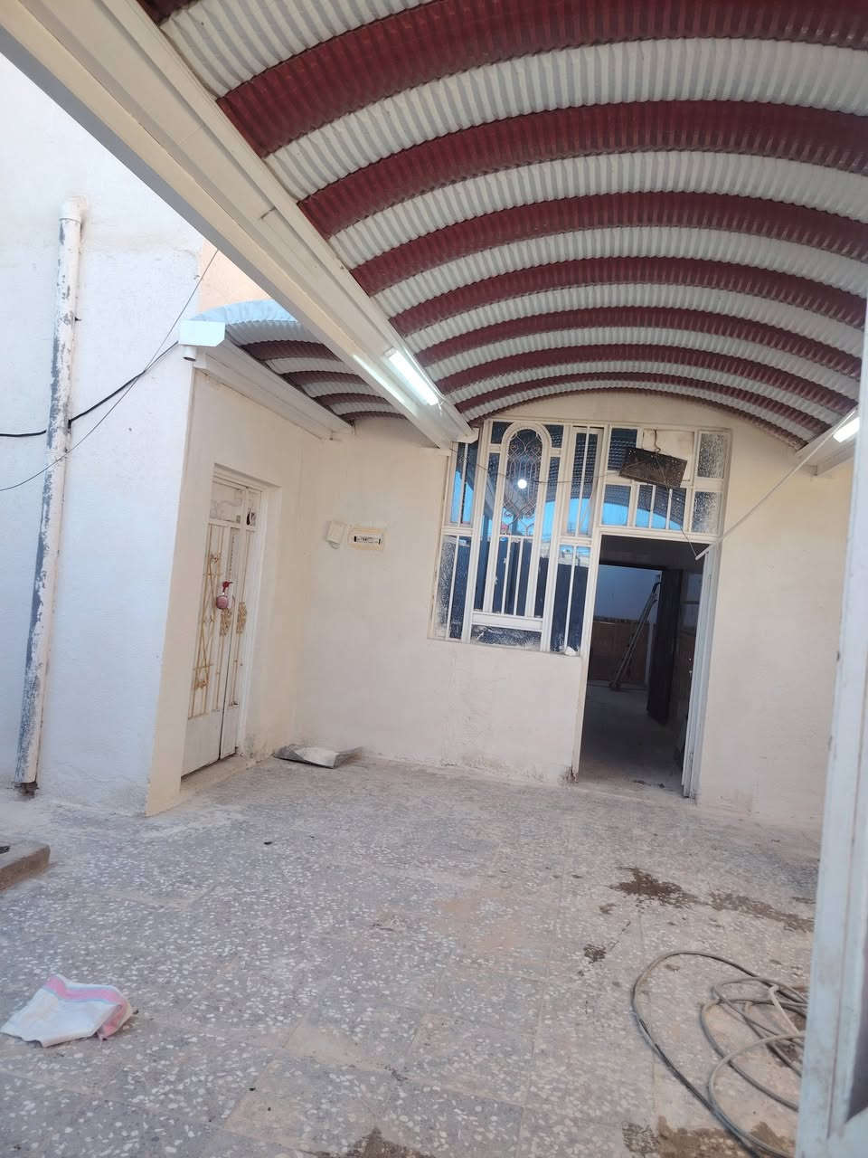 دار للأجار اؤ للبيع مساحه ٢٠٠ متر نهاوند الرابعه خلف البلديه للأسفسار ***********
