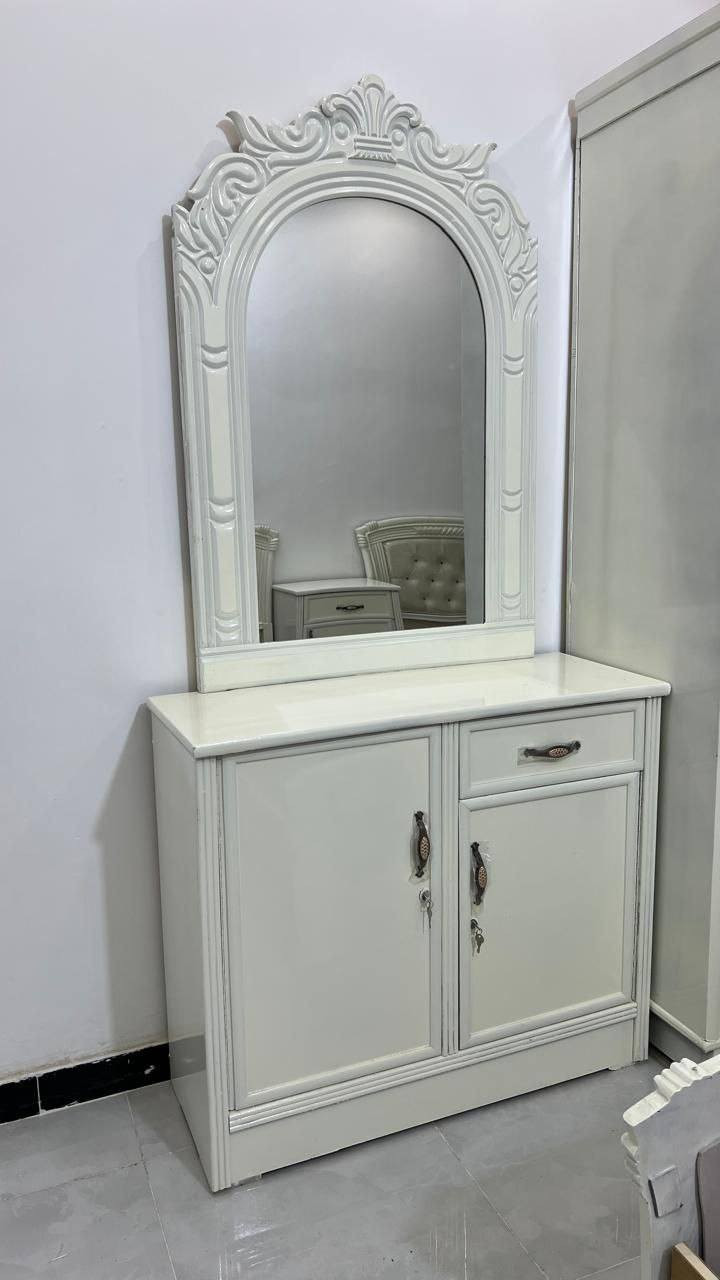 #غـــرفة_4_باب
الوجه mdf الداخل خشب   القاعدة بلوك الضهر جرجوبة براغي 

السرير زان مصري   نفر. مو نفرين 

الكنتور ارتفاع 220 سم وعرض 200 سم


**إذا كنت صاحب هذا الإعلان وتريد حذفه لأي سبب، رجاءا أرسل رسالة إلى الدعم الفني**