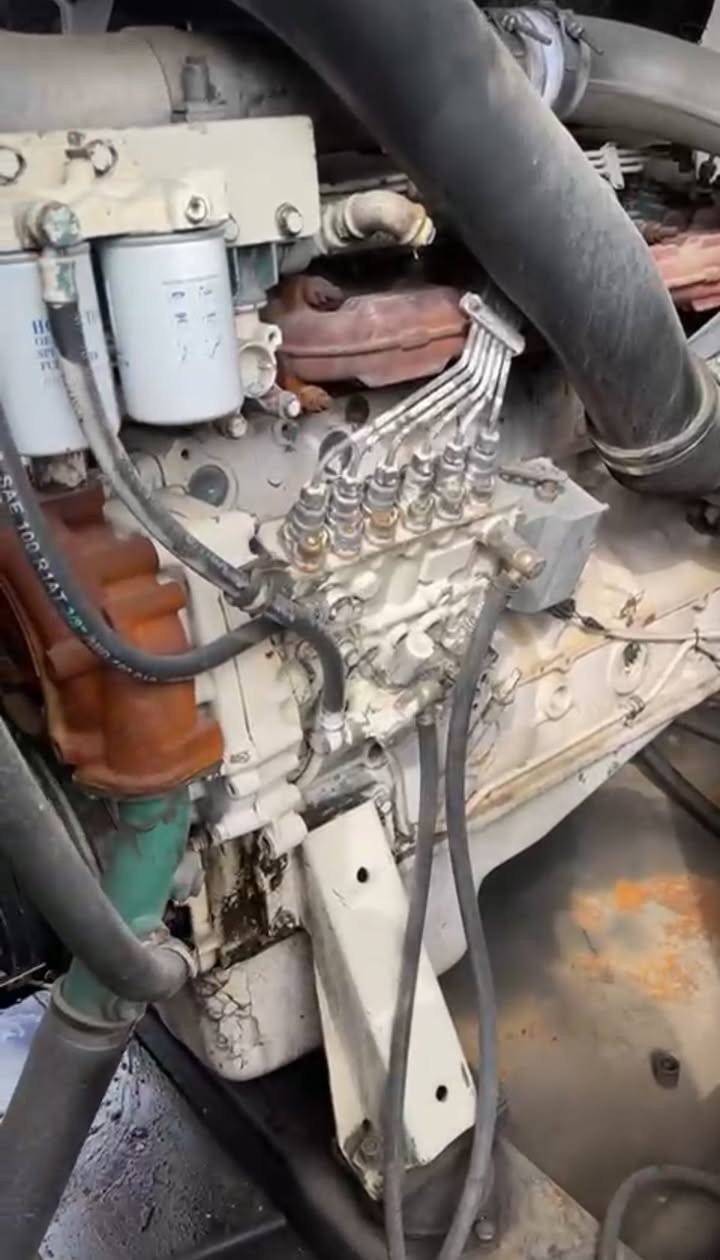 السلام عليكم فالفو 74 كاتم نضيفه كلش
300كي 
السعر 85
***********
