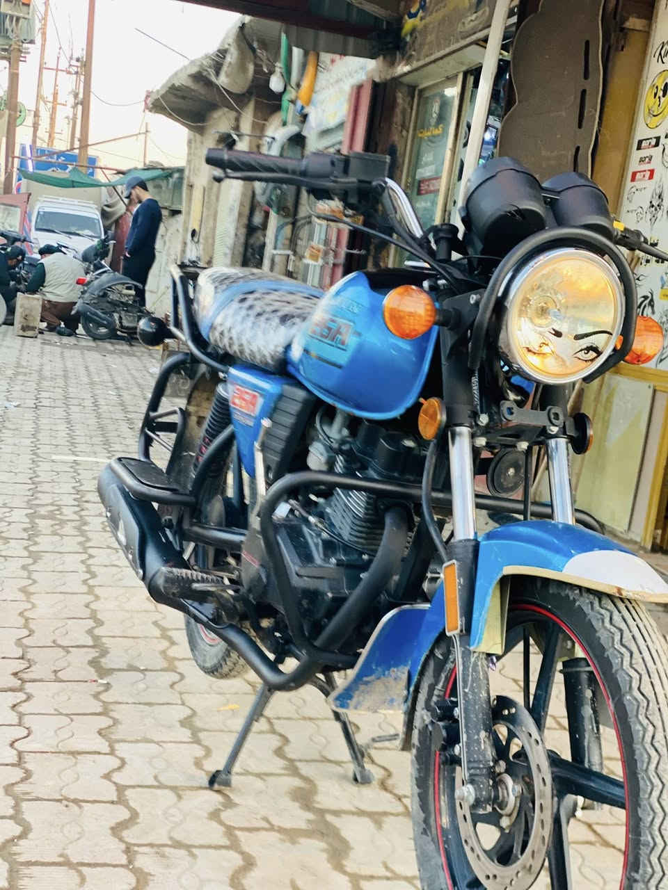 سلام عليكم ورحمة الله وبركاته
دراجه دايوان مرقم رقم إنكليزي 
تحويل ثاني يوم 
لون ازرق 
محرك ما مفتوح 
موديل 21
كفاله عامه 
مكاني ديالى بعقوبه فلكه الأمين 
تفاصيل خاص 
هاذه رقمي ليحب مفتوح خاص ***********
وبي وتساب
