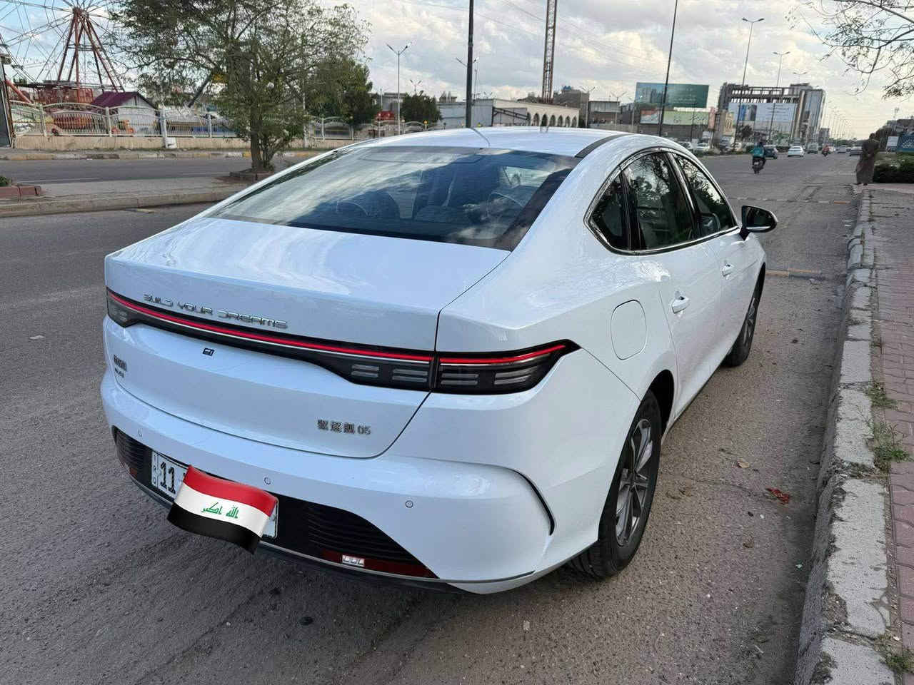 بي واي دي  2025  (زيروووو ) ابيض  للبيع رقم بغداد  (اقصاد ) بأسم موظف  شرط وكاله بأسمك  كفاله عامه من الشخط والرصعه
 بلكن هايبرد بتفويله تمشيك 1200 كيلو 
 ملحقات السياره//  شاحن اصلي + منفاخ + فوم معالج تاير +كارت دخول +بصمه + مثلث + سترة طوارئ
محرك 1500 هجين تنفس طبيعي هايبرد + بانزين + شحن ذاتي + شحن خارجي
المواصفات &&&&&&&&&&
بصمه تشغيل+تشغيل عن بعد&
كير ماوس&
فتح باب كارت NFC&
تبريد قطعتين&
شاشه قلاب + كار بلي&
بكلايت ليد متصل اشاره خلفيه نشره لكزز&
لد+ اشاره ليد لايت + لايت زينون&
هاندر بريك بصمه + اوتو هولد&
تشغيل فقط لمس للبريك&
حساس خلفي + كامره خلفيه
تشغيل فقط لمس للبريك&
حساس ضغط اطار&
كروز سرعه&
تبريد قطعتين &
لايت اوتو&
كشنات جلد رياضي&
اشاير مري&
تحكم بمستوى الايت الكتروني &
ويل كب حجم 16 كروم&
السعر**** 115**** 
مكان السيارة //البصرة الزبير  الشماليه ( شركة اكرم للتجارة السيارات )  
رقم الهاتف *********** الزبير, البصرة
