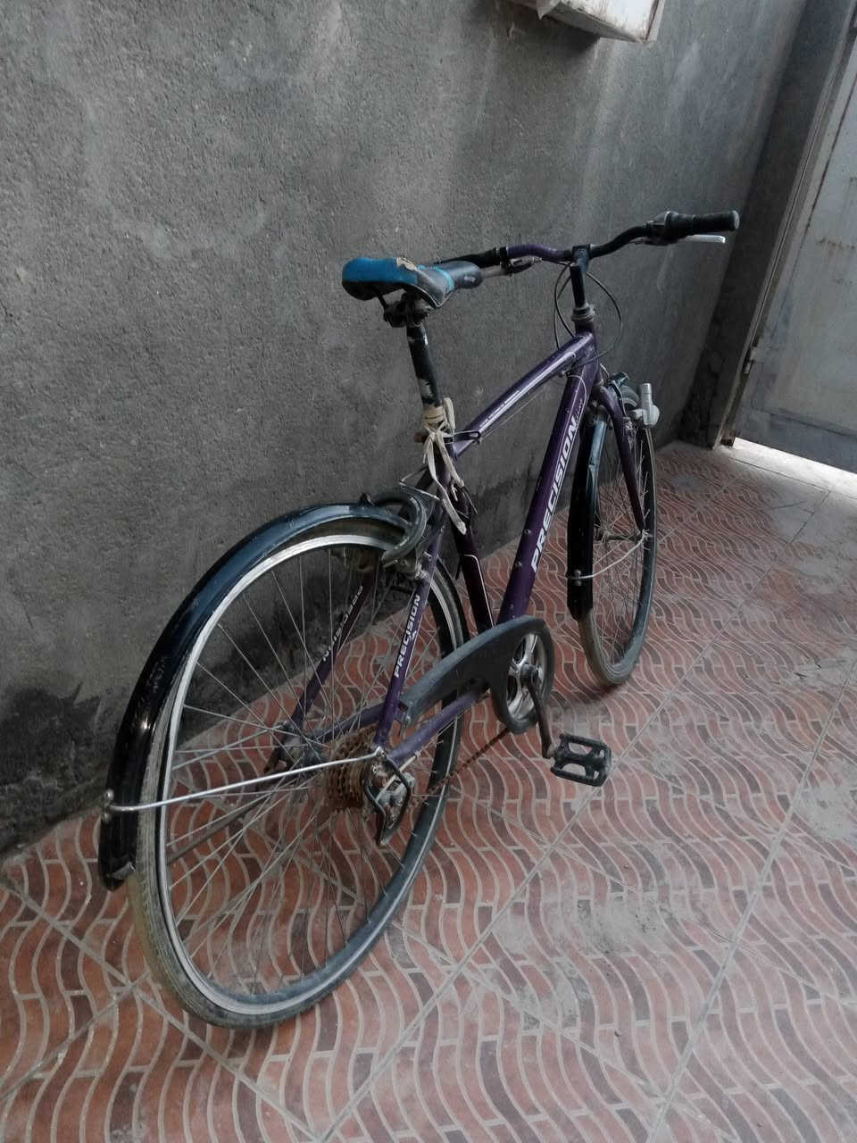 للبيع بي بس الويل الخلفي معوج يرادله تبديل لو ايصلحه بس ب 20 قفل قفل قفل هذه رقمي واتساب ***********
