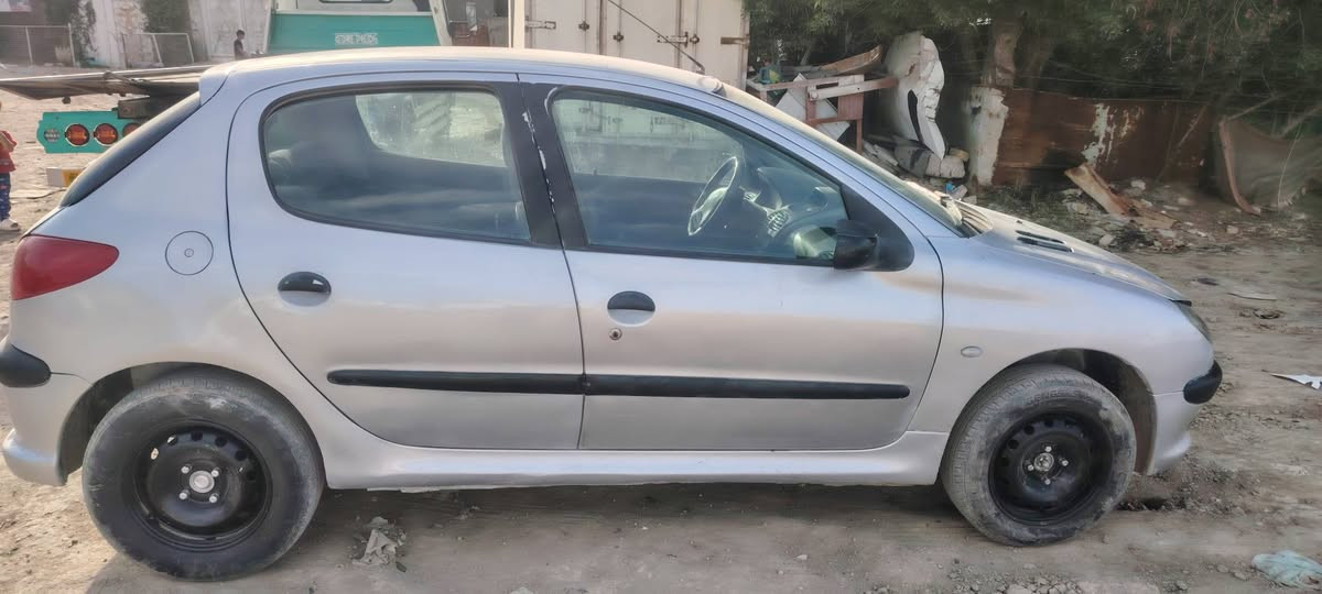 السلام عليكم سياره بيجو فرنسي 306 بيها صبغ إثر جرد الموديل 2009 السعر 35 وبيه مجال قليل كير محرك حداديه خير من الله العنوان حله حي العسكري شارع 80 رقم الهاتف ***********
