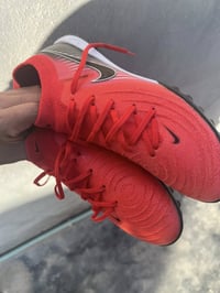 جديد بالباكيت • مقاس ٤١ • لرجل صغيرة