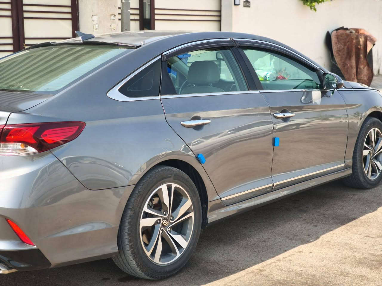 السلام عليكم سوناتا موديل 18 لمتد أمريكي حادثها باب وجاملغ فول مواصفات ماشيه ,1000
معروفه مواصفات ال لمتد مكينه 2400 
مكانها نجف قضاء المشخاب ناحية القادسية
بيع او مراوس حسب القناعه رايدها 142وبيها مجال
***********
