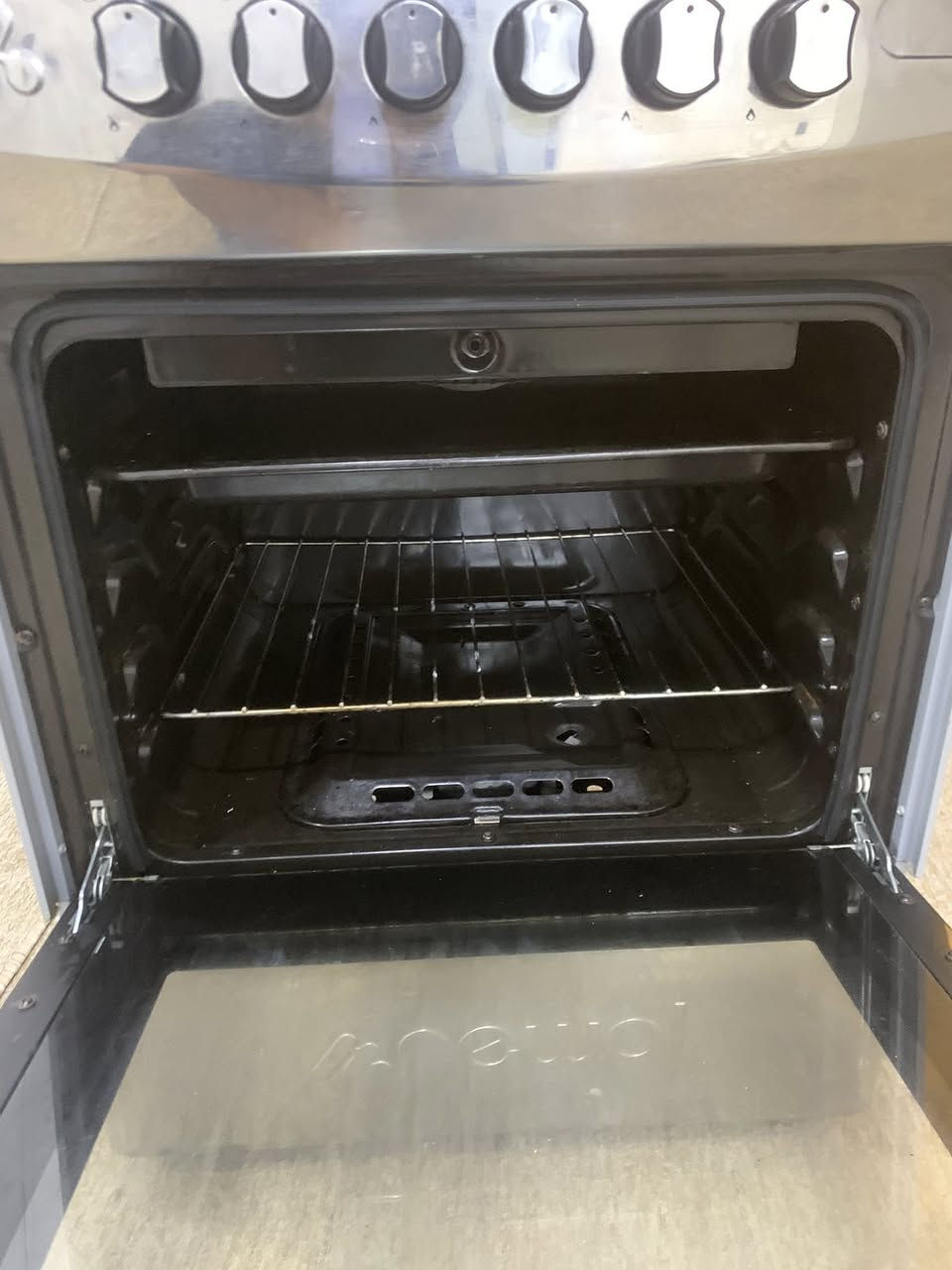 اسلام عليكم طباخ اربع عيون نضافه 80%
للبيع السعر 75 الف وبي مجال بسيط 
***********
