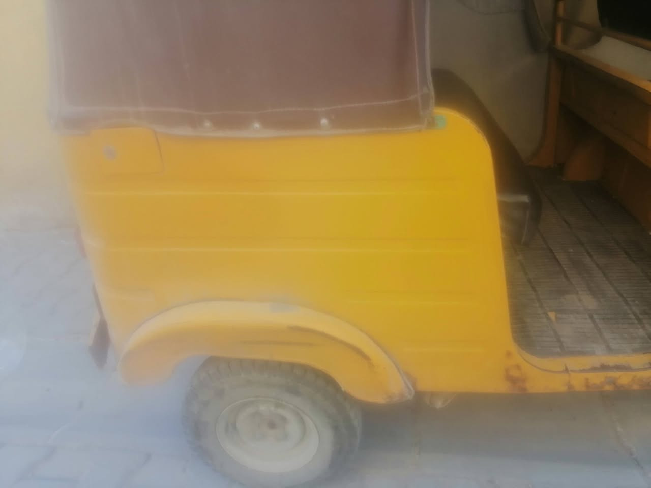 سلام عليكم تكتك للبيع موديل ١٩ نضيفه حلوه بس بيه تنقيص مرقمه السعر ٥ و٧٠٠ مكانب بغداد حي أور خلبر عل رقم وتدلل ***********
