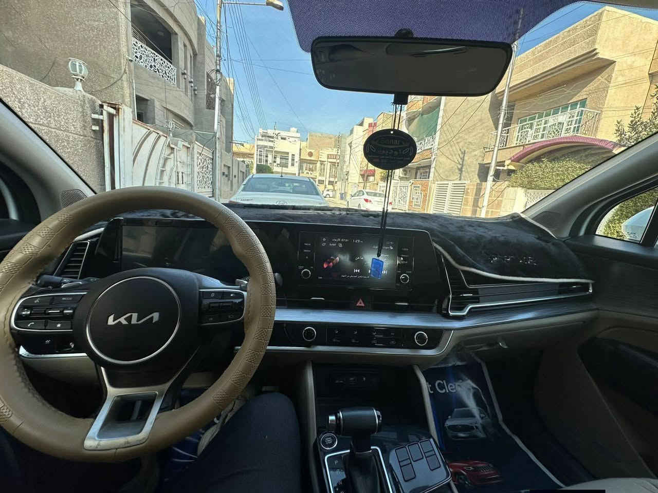 سلام عليكم 
سبورتج موديل 2023 خليجي السيارة مواصفات عادية (بصمة تشغيل عن بعد اريل افگيشين داخل عسلي مري شفط ) مكفولة من الصيغ كفالة عامة بيهة بارد خفيف السيارة ماشية 50 كم  السيارة بأسمي رقم بغداد مكان السيارة بغداد السعر 215$ وبيهة مجال بسيط للاستفسار *********** 
للبيع او مراوس باكسنت حسب القناعة !
