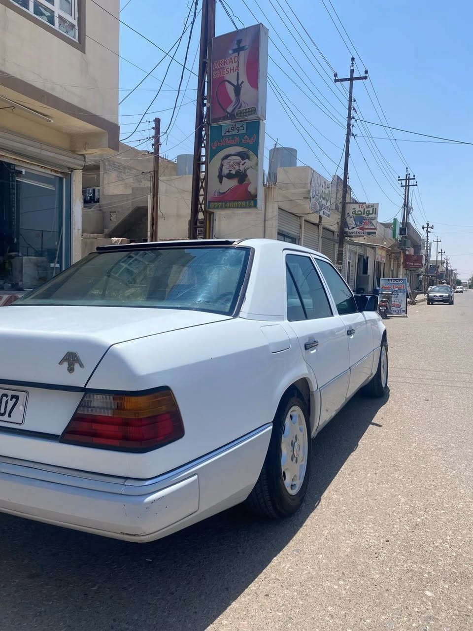 السلام عليكم
مارسدس 1989محدث 1992
محرك وكير بطه ثنين ونص 
منضومه غاز 
رقم صلاح الدين نكليزي 
دفتر بانزين +كارت غاز 
صدر وتايرات جديد 
صبغ عام للجماليه 
مكاني كركوك دوميز 
السعر 63وبي  مجال 
***********
