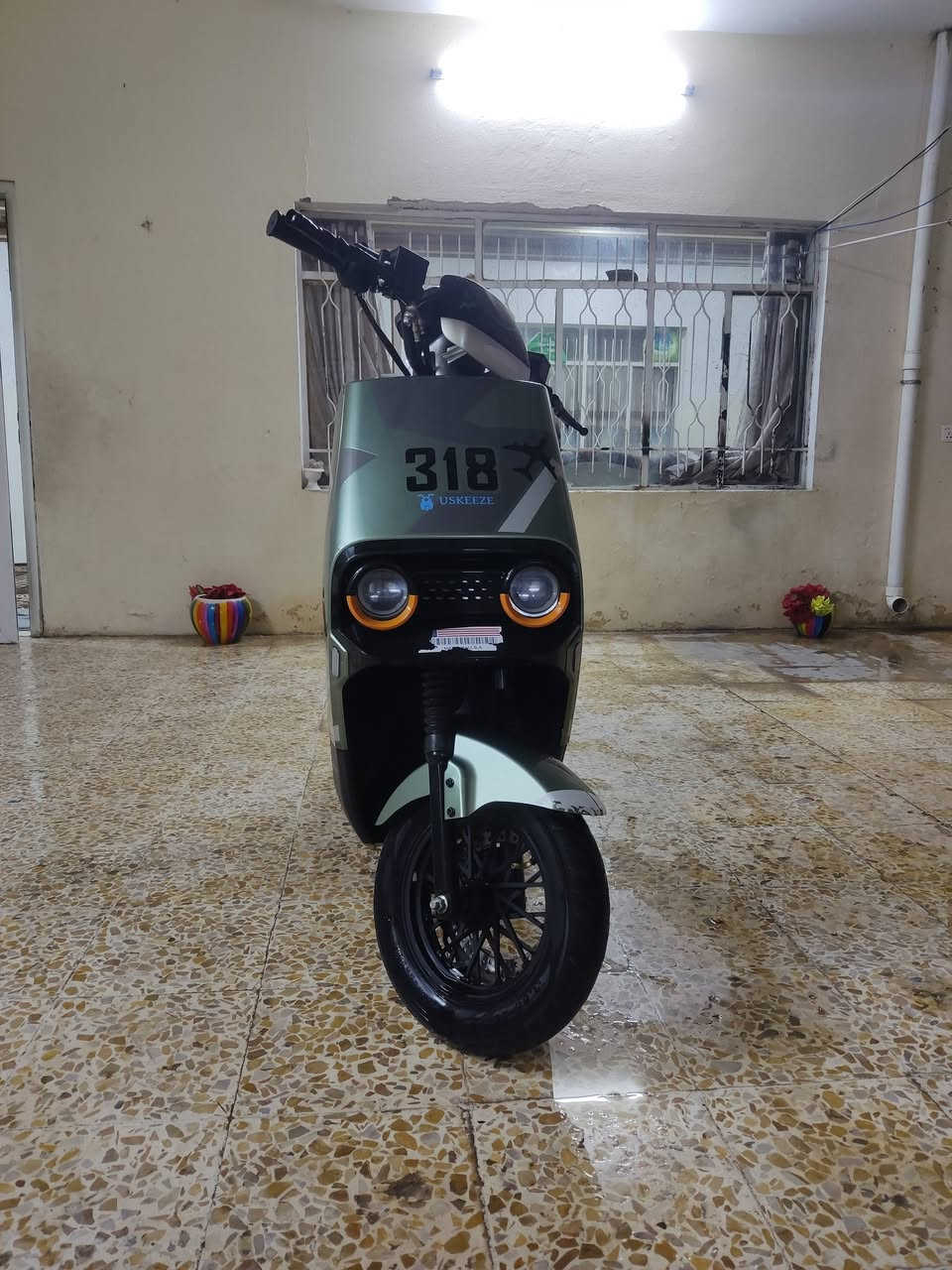 مطور شحن 318 زيرو مستخدم 20 يوم موديل 2025 حديث  بطاريات 6دبل شرط الفحص  ملف 2000 مطور نضافه فول لون زيتوني كلو شرط جديد يمشيك 50 كيلو  بك رجوع R سرعه 99 حقيقي 70الى 80  نمر 4 كلو شغال مابيه اي عطل مكاني  موصل حي عدن السعر 600 وأبيه مجال شي قليل رقم الاتصال *********** فقط بيع

