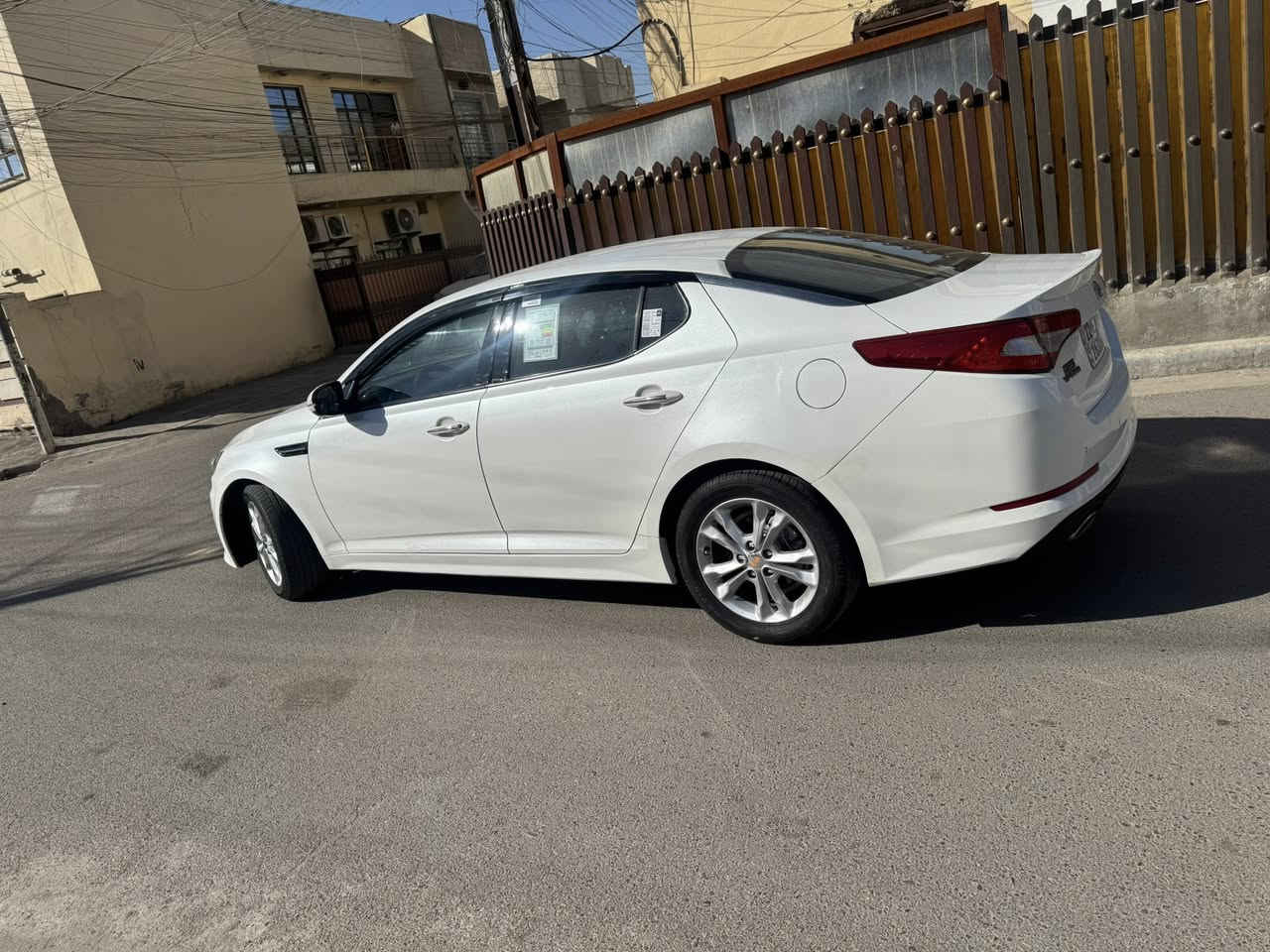 السلام عليكم موديل ٢٠١٢
السيارة جديدة جدا فقط باب خلفي السائق 
فول ما عدا البنراما عنواني السيديه 
الهاتف 
***********
غير متواجد في الفيس 
السعر١٣٣$
