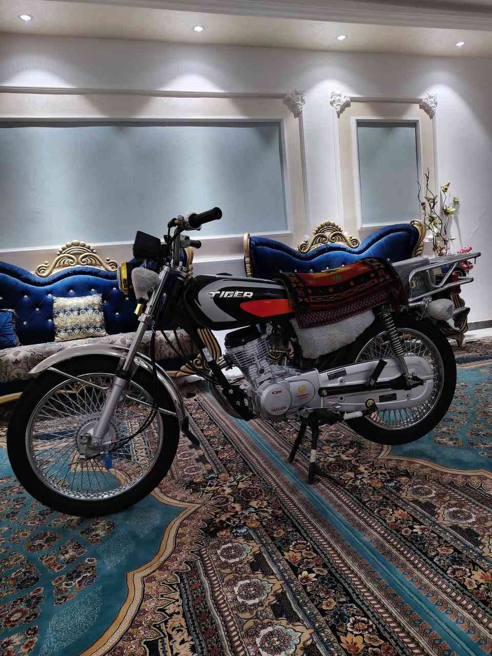 السلام عليكم لبيع تايكر موديل 25اوراق كامله الدراجه نضافه شوفت عينك وبعد انضف السعر 600وبيه مجال لشراي كهربايات كله شغاله عداد وشاير شلعه معدل خير من الله لاستفسار ***********
