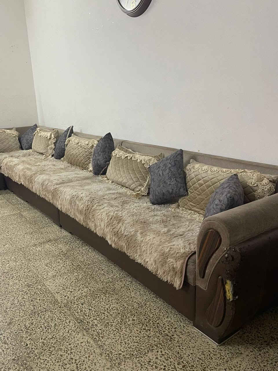 ديوان للبيع شغل نجار كلش قوي بس عيبه البزون خرمش اليدات مالته


**إذا كنت صاحب هذا الإعلان وتريد حذفه لأي سبب، رجاءا أرسل رسالة إلى الدعم الفني**