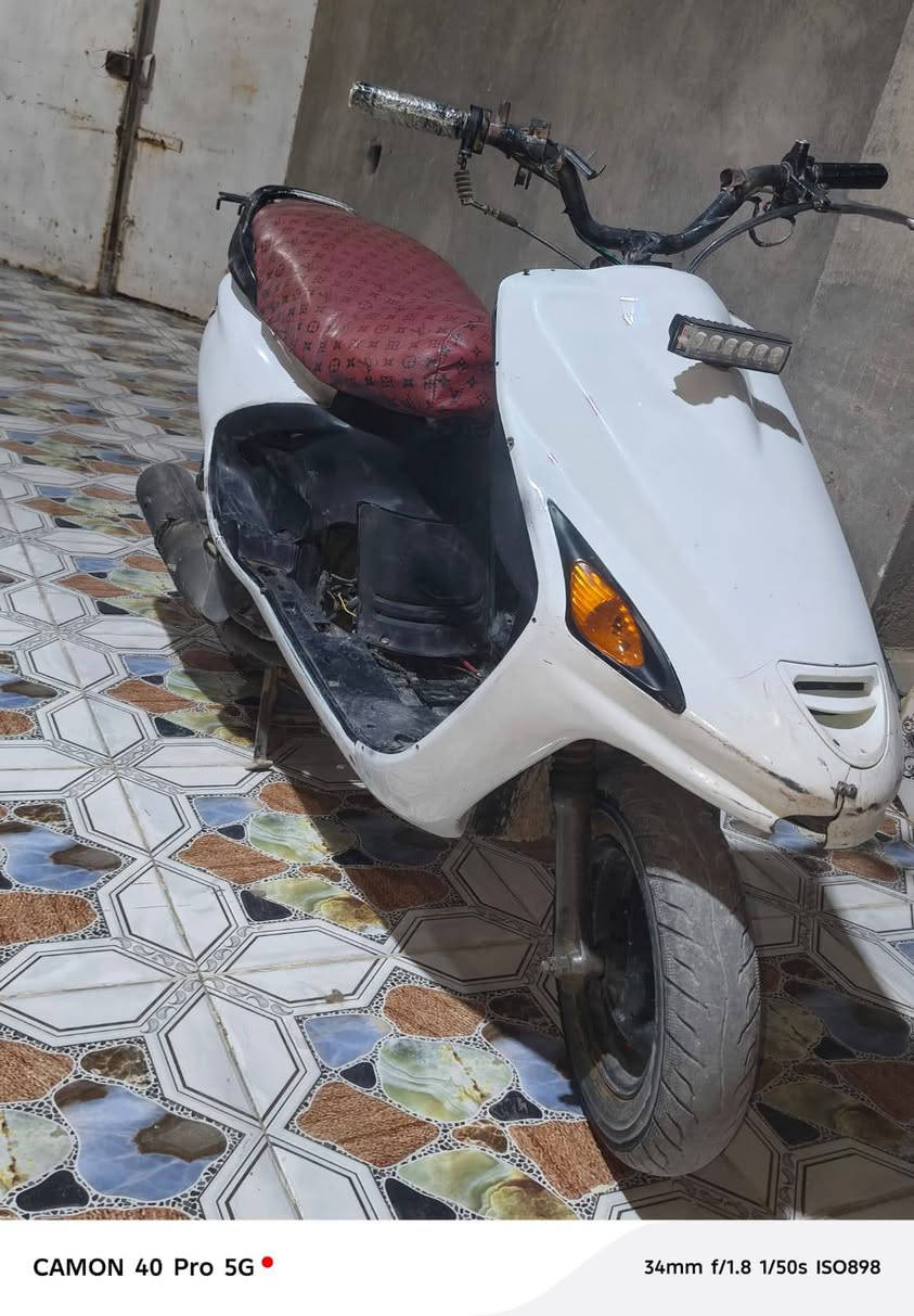 دراجه فراشه مكينه حاويه  اي نقص ما بيه   سعر 350 بيه مجال  مكان قضاء المدينه بني منصور ابو غريب  رقم  ‏‪0774 925 9529‬‏ متواجد واتساب
