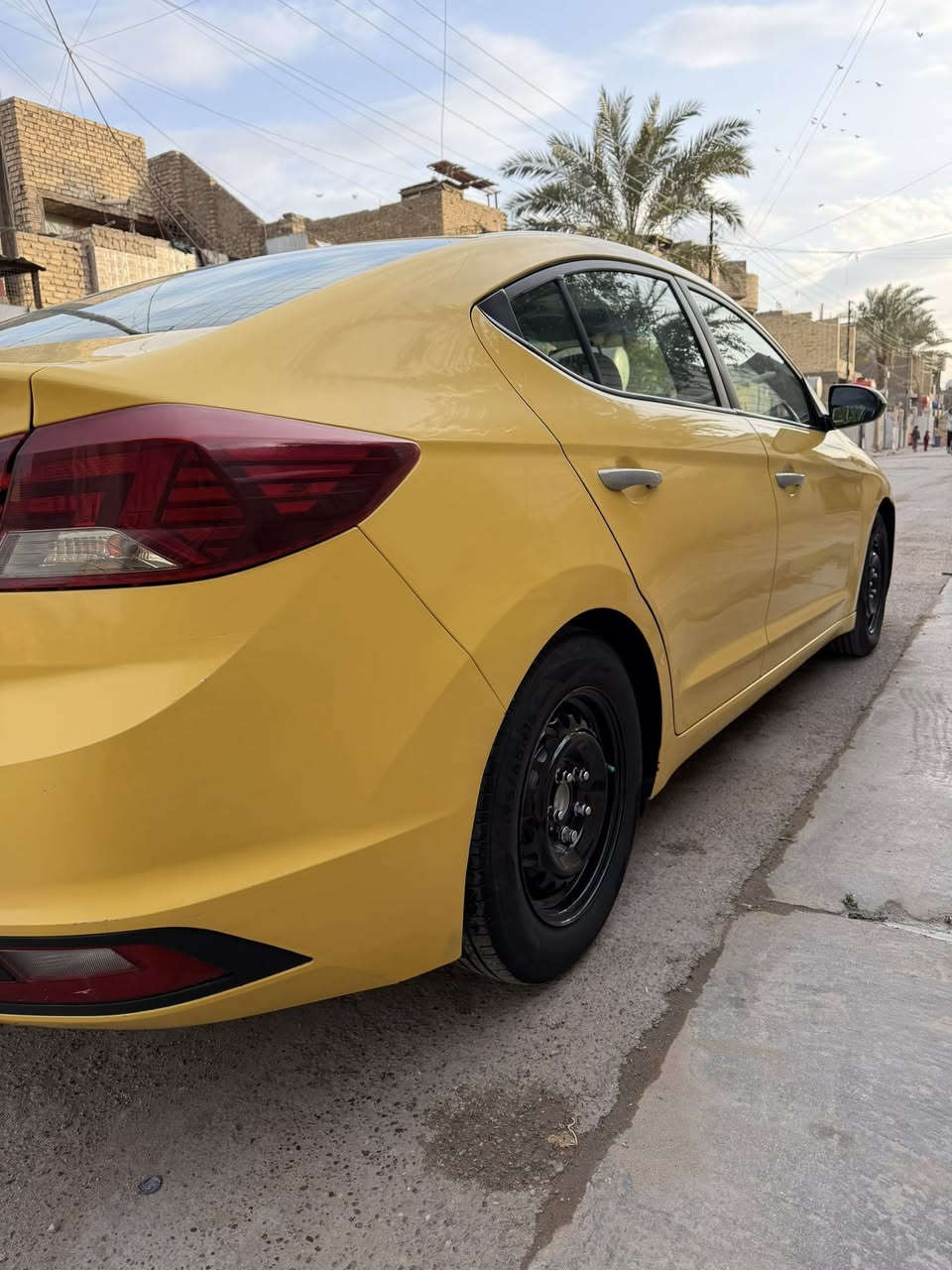 يالله سلام عليكم اخوان النترا 2019 كير اي تي بلادي كير مكينه مكفولات تبريد تدفئه شغالات تخم تاير جديد سنوية جديدة وبسمي هيئة مصفرة  صور الحادث بالمنشور والسيارة جاهزة 
مكاني بغداد الاستفسار *********** 
السعر 138 وبيه مجال للشراء
