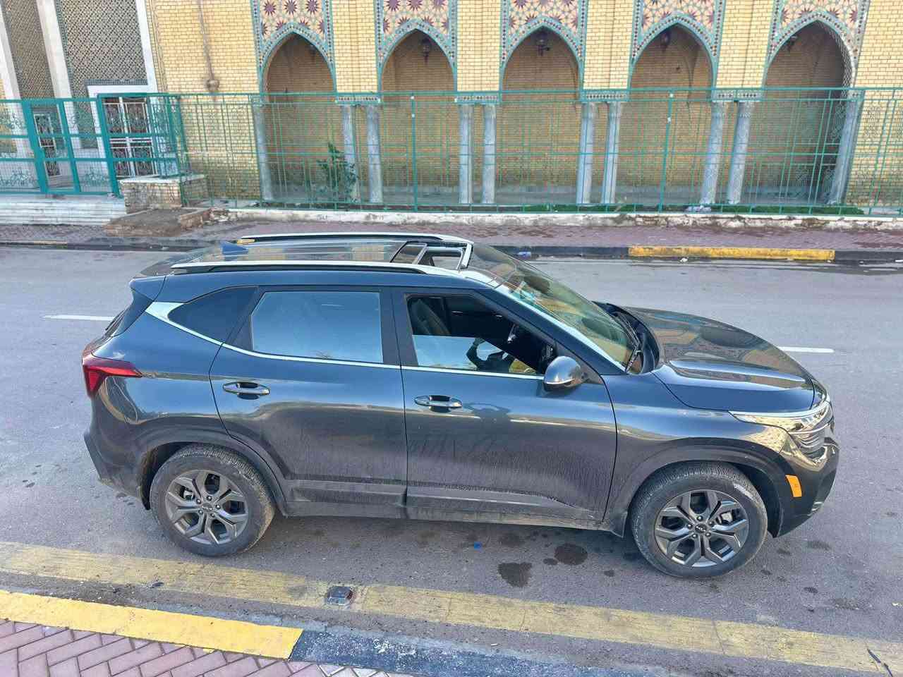 للبيع كيا سيلتوس موديل 2024
سياره جاهزه أخت الزيرو ماشيه 16 ميل فقط حادثها موضح بالصور مرقم بأسمي 
كامله رقم وهزة جديد رقمها بغداد
سياره فول مواصفات 
حساسات امامي خلفي شاشة متصلة عداد ديجيتال. تبريد قطعتين فتحه سلايد تدفئة كشنات شاشه تبريد الكتروني وهواي مواصفات بعد بيها سياره دفع رباعي مكينة 2000دوش تحكمات ستيرن قياده ذاتية 
السيارة مكانها بغداد الاعظمية شارع الاخطل
السيارة معروضه بسعر مناسب 
موجود واتس واتصال
***********
*********** بغداد, العراق
