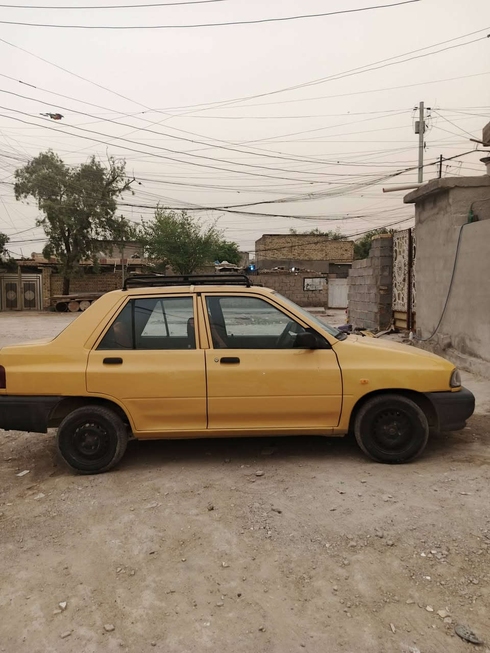 السلام عليكم سايبه موديل 15 سياره نظيفه وجاهزه بده الزوج شام اللغات بدون ضربه شواصي جدد ضربه ما بيها ولا صبغ السنويه ل 28 عليها غرامه ورقتين المشتري يستلم صافي السعر 33 وبيها مجال عنوان بغداد المشتل رقم تليفون ***********
