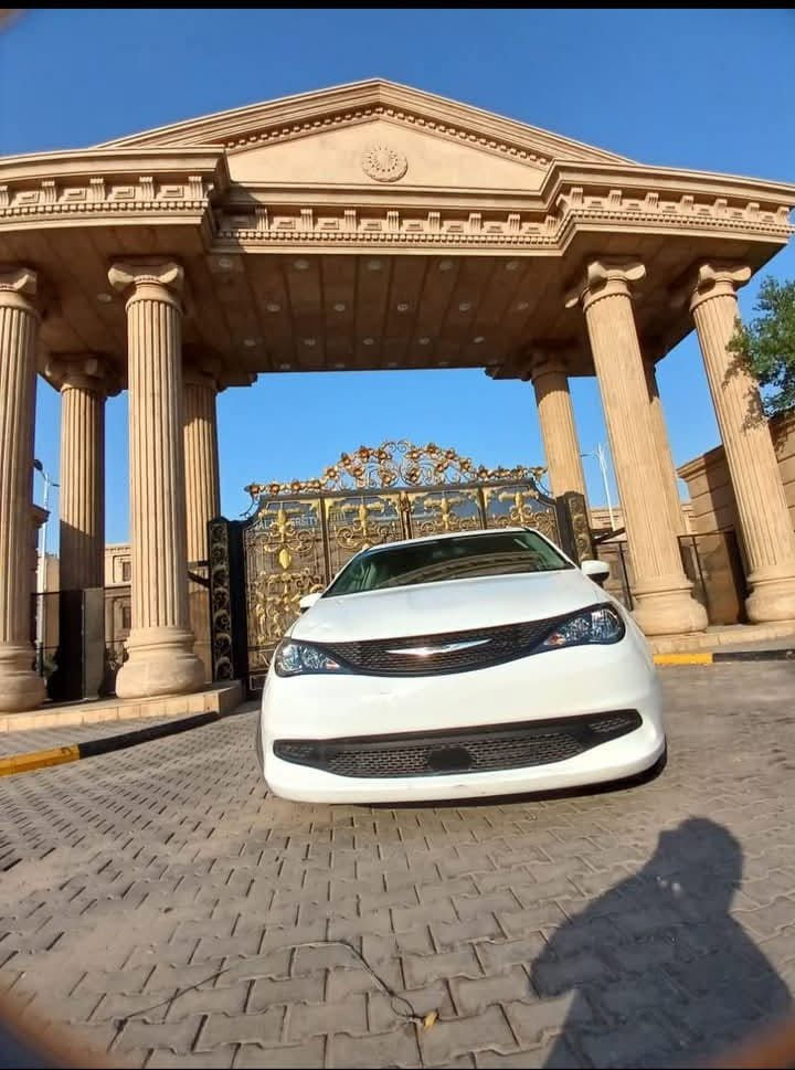 السلام عليكم 
اخوان للبيع كلايسلر فويجر 
2023
ماشيه 17الف ميل 
اللون ابيض 
الحادث غرق كلشي شغال 100٪
المواصفات 
ابواب 5بصمات 
ابواب كهرباء 
جنطه كهرباء 
تشغيل عن بعد 
محرك 3.6v6
رادار امامي 
كشن كهرباء 
نظام ABS
تحديد مسار 
تبريد 3قطع 
شاشه ابل كار بلاي 
تحكم تبريد خلفي 
7راكب 
ويل كب حجم 17
اناره داخليه 
منفد تايبسي 
منفد USB
منفذ AUX
هاند بريك كهرباء 
كير ماوس 
كشنات مخمل 
كشنات ملكي منفصل 
نظام اوتو ستوب 
نظام مانع انزلاق 
هيتر بالمرايات الجانبيه 
رقم الهاتف ***********
العنوان البصره -المعقل 
السعر 188 وًبيها. مجال قليل
