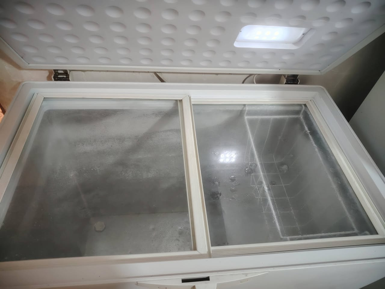 السلام عليكم ثلاجه ومجمده لبيع الثلاجه 200والمجمده 200كوفه شارع المعمل قرب جامع الخزاعل ***********
