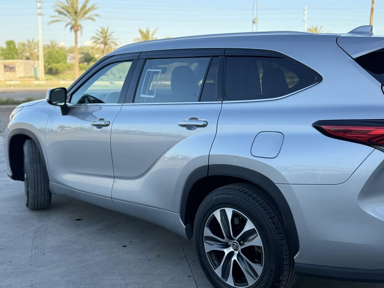 السلام عليكم / تيوتا هايلندر 2022 XLE فول مواصفات فتحه سقف بصمه ابواب ويل عالي كشانه جلد كشنات منفصله تدفئه بلكشانه بردات بلاديه جنطه كهرباء / محرك 6 سلندر كير مكينه كفاله رقم بغداد هزه سنويه جديده تحويل مباشر / حادثها بنيد وجاملغ بدون دواخل وشواصي / السعر 260 بيها مجال للشراي ***********
