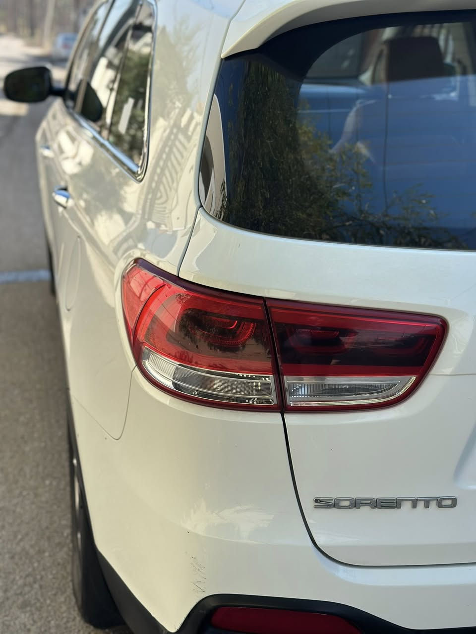 السلام عليكم 
سورينتو موديل ١٥وجه١٦خليجي رقم بغداد بانوراما وباقي المواصفات المعروفة بالسورينتو داخل قرميدي بدون ضربة بدون صبغ سيارة كلين كير محرك حداديه كهربائيات بالشرط تبريدخير من الله بدون ميفصل تخم تاير باتري اصلي جديد لايت زنون ماشيه ١٢٣وقابل للزياده استخدام فردي وشخصي فقط والسعر ٢٢٠وبيه مجال 
رقم الهاتف/***********
