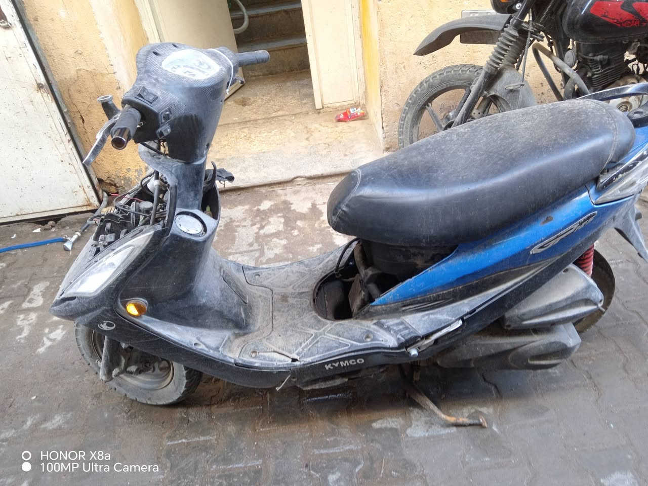 سلام عليكم هاي دراجه كامكو سعر٢٠٠
شغاله بس تبخر  عنواني الكاظميه *********** متواجد واتساب.
