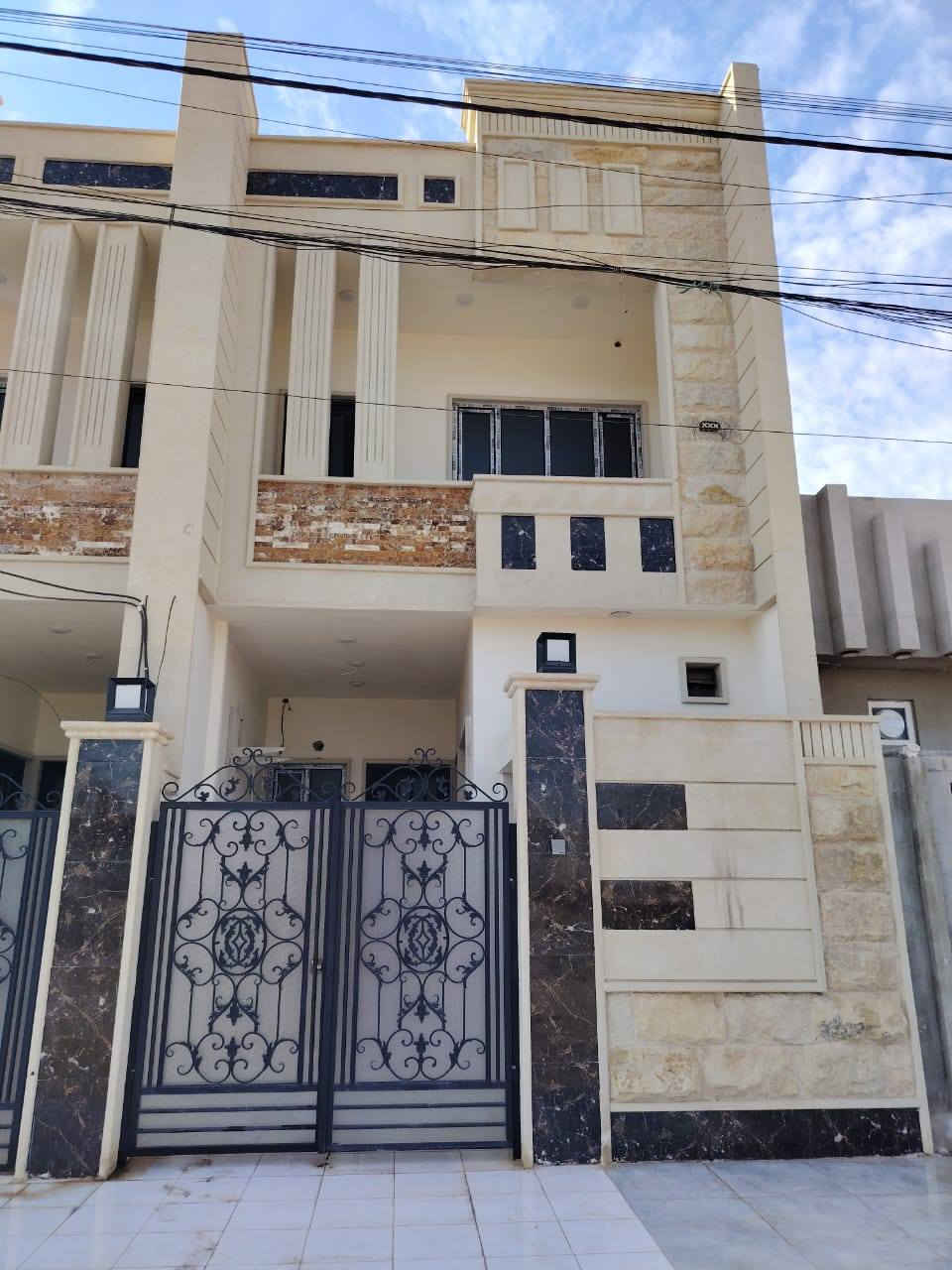 للايجار للايجار للايجار
دار سكني في حي السماح قرب المدرسة الصينية شارع ٢٠ الرئيسي
المساحة ١٠٠م طابقين بناء حديث
ط١ غرفة نوم وهول واستقبال ومطبخ وصحيات وكراج
ط٢ غرفتين نوم وهول وصحيات
سعر الإيجار ٤٠٠ الف
للإستفسار الإتصال
***********
مراجعة مكتب البلديات للعقار في حي المشراق فرع مطعم طماطة
