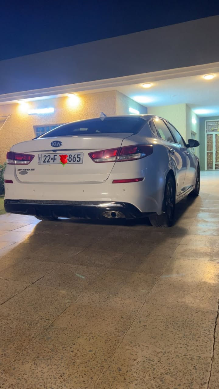 اوبتيما 19 وارد امريكي 
محرك 2400 gdi 
ماشية 115 
تبريد ثلاجة 
مواصفاتها / كاميرا خلفية 
حساسات
رادار امامي 
رادار جانبي
شاشة كبيرة 
3 انظمة قيادة 
السيارة مثل ما موضح بالسونار و بالصور 
سعرها 138$ وبيها مجال 
رقم شمالي الدولي الجديد 
للاستفسار 
***********
مكان السيارة بغداد المدائن
