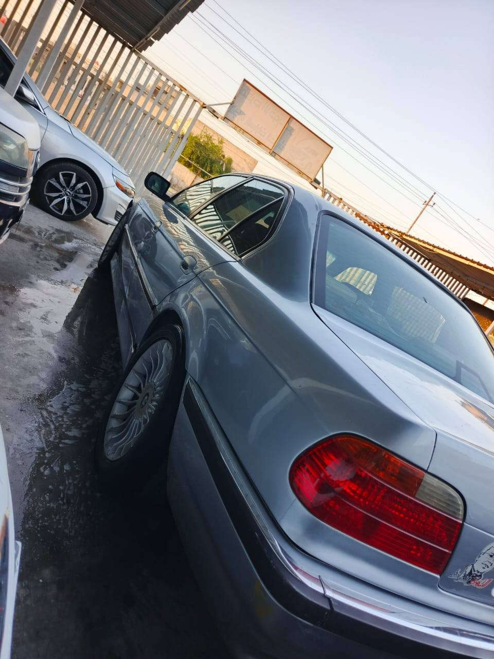 السلام عليكم بي ام كاسحه موديل 97 محدثه 2000 سياره محرك كير جدد تخم تاير تخميل صدر امامي عربانة خلفية شاشة كامرة منضومت زنون رقم دهوك تحويل ثانيوم غرامات ما عليه. سعر ٨٠  مراوس حسب القناعة ***********
