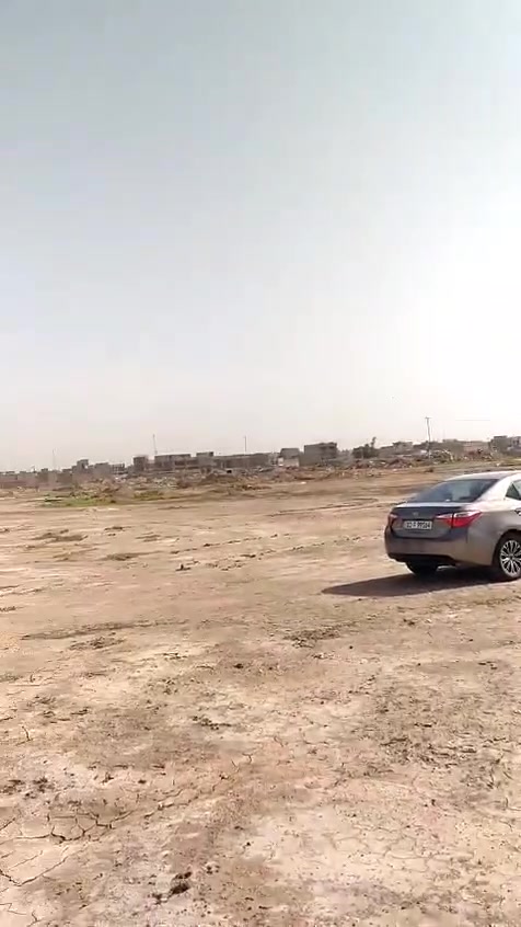 عندي قطعة بالنفط 300 متر قريبة من البناء ونافذة على شارع الحشد مباشرة مخدومة ماي  ومجاري السعر 75  للاستفسار***********

