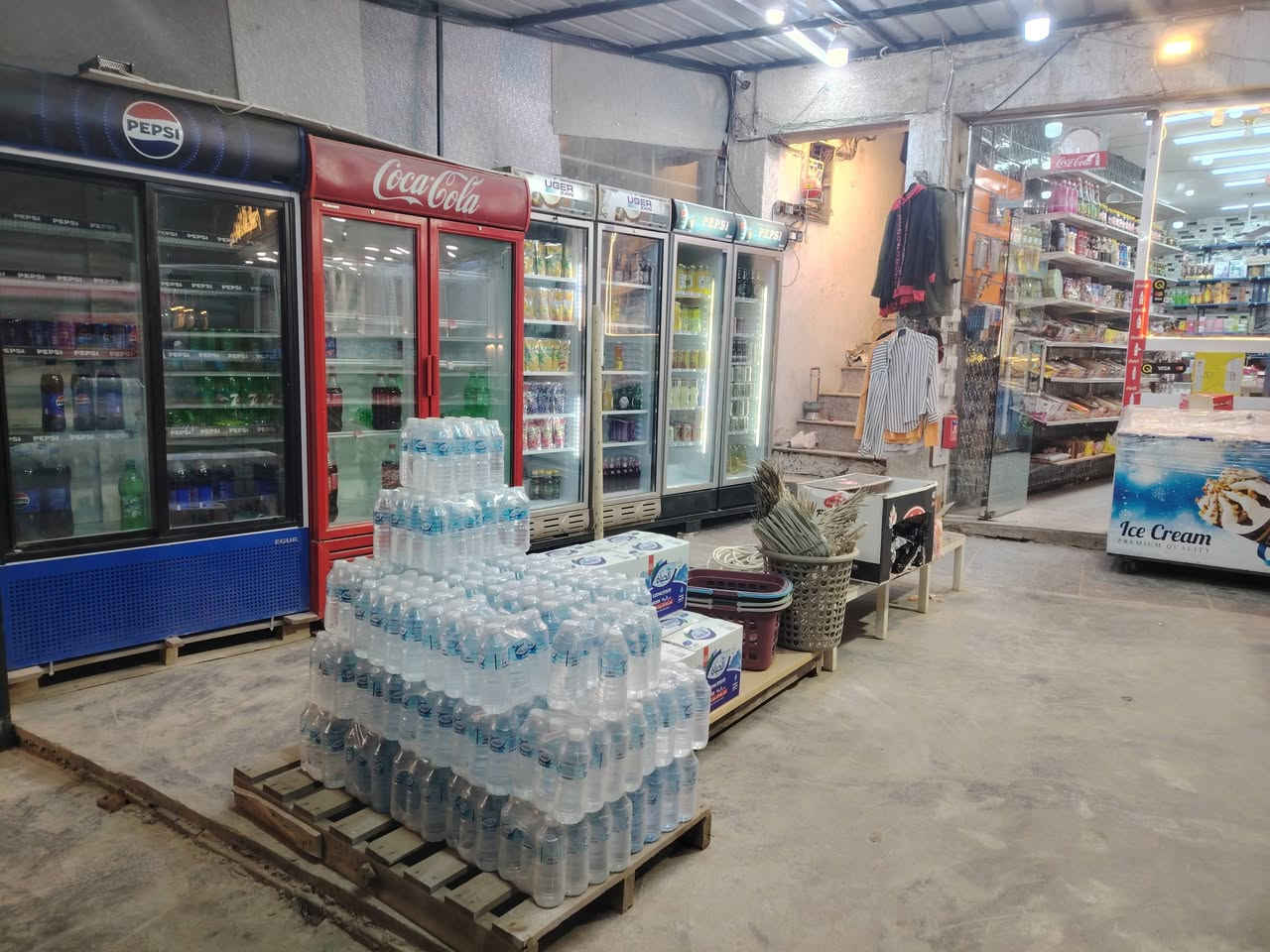 أسواق للبيع في الغزاليه مدير الأمن يتكون من 17براد و محطة مياه معا شقه كاملة مواثثه
هاتف /***********
