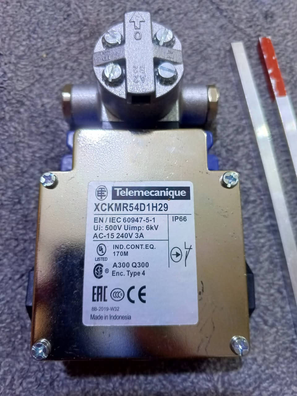 مفتاح حدّي من نوع Telemecanique XCKMR54D1، جهد التشغيل 500 فولت، جهد الإدخال 6 كيلو فولت، تيار متردد 15-240 فولت، 3 امبير


**إذا كنت صاحب هذا الإعلان وتريد حذفه لأي سبب، رجاءا أرسل رسالة إلى الدعم الفني**