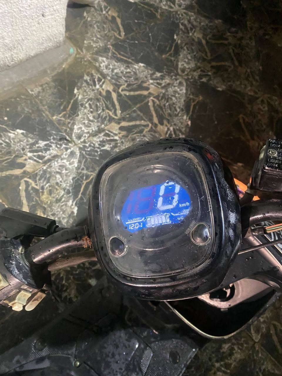 سلام عليكم .. دراجه للبيع 
نوع بوليس حديث 
بوشه 49 بلادي 
بيها نقوصات بسيطه
لاستفسار والسعر خاص


**إذا كنت صاحب هذا الإعلان وتريد حذفه لأي سبب، رجاءا أرسل رسالة إلى الدعم الفني**