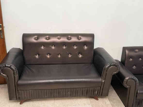 مرحبا عندي اثاث مكتبي كامل 
***********
