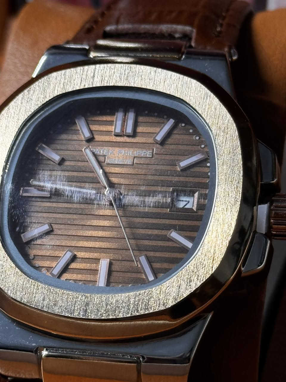 ساعة باتيك فلب كوارتز
مع كامل كروت وملحقات وعلبة وكيس
السعر 75،000 والتوصيل مجاني للطلب على الخاص او على الواتساب
***********
