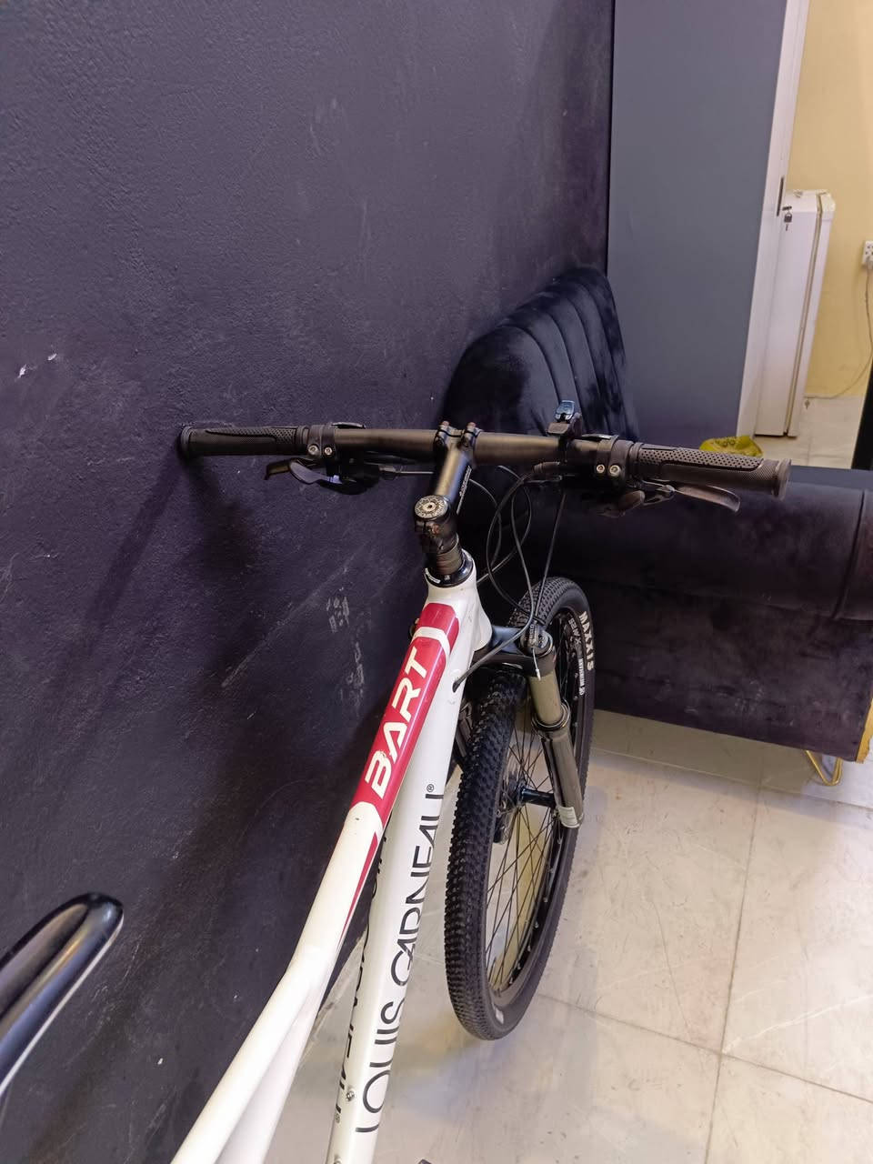 السلام عليكم دراجه ماركه لويس الحجم 27ونص الفريم m معدن المنيوم تايرات ماكسزز مجمع  سيت ديور 10/3 بريكات هيدروليك شيمانو دبل فتح قفل السعر 380 مجال قليل للاستفسار ***********  /*********** العنوان موصل كوكجلي معرض الفهد يوجد توصيل
