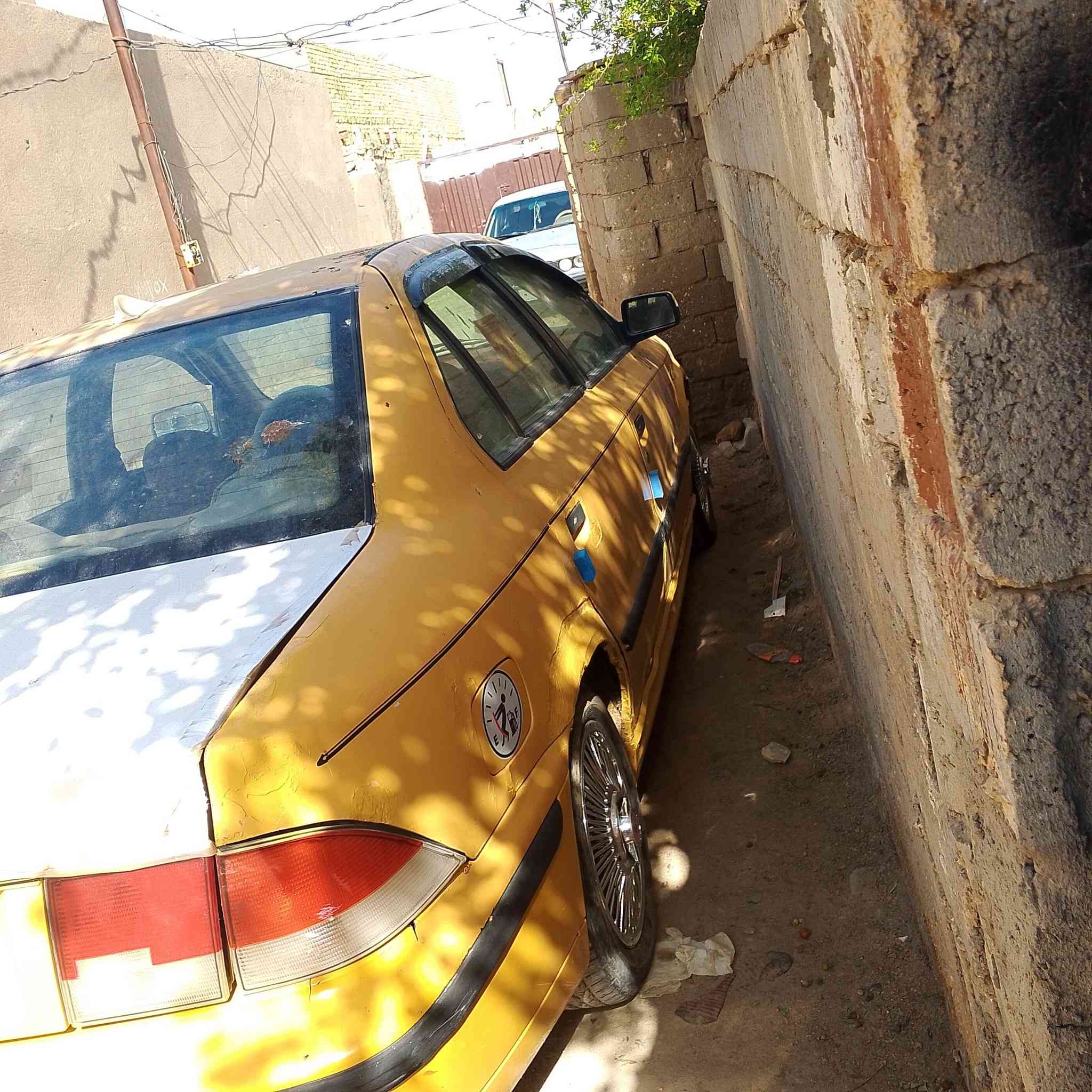 سلام عليكم سمند موديل 2011 رقم كربلاء سنوية ما صاقطة كير مكينة نضيفات سدر جديد مشط جديد عربانة شوية تعبانة غرامة مصفرة عليهة هيئة 800 عل مشتري السعر 20 وبيهة مجال مكان ديوانية شافعية الرقم ***********
