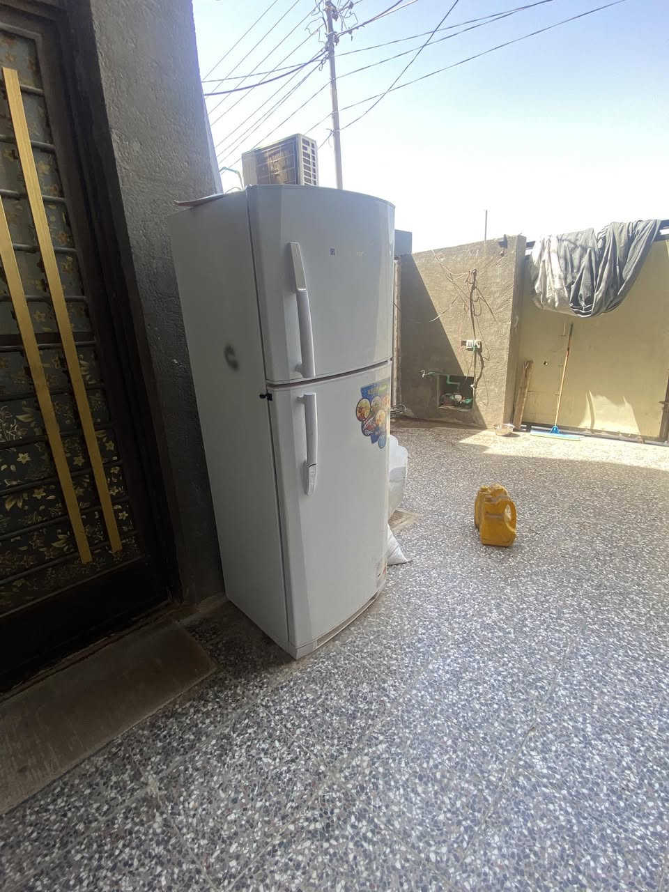 لبيع 
ثلاجه جديده بيها ليك 
قيم واخذ ***********
