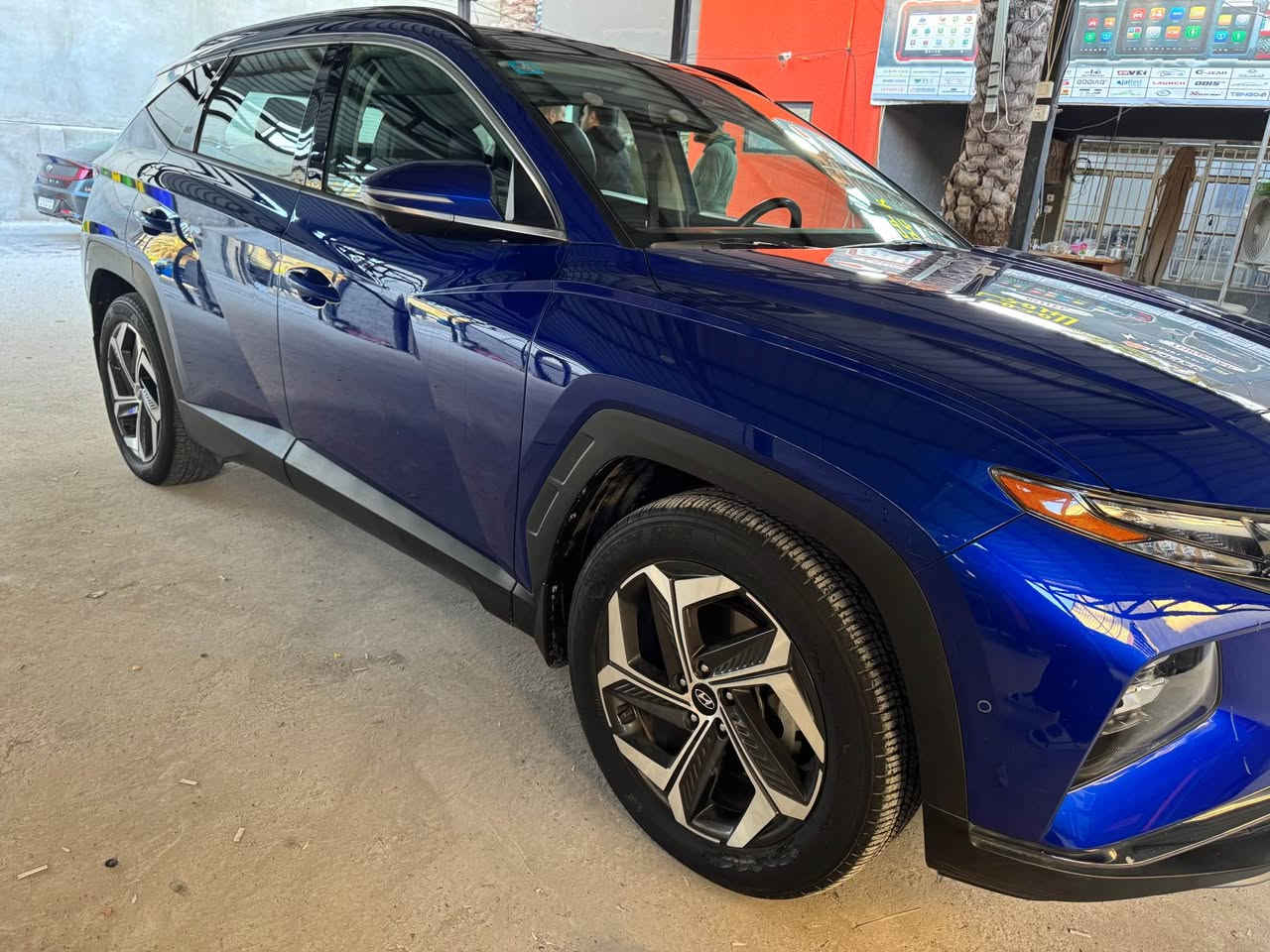 سيارة توسان موديل 2022 للبيع او المراوس 
سياره وارد امريكي سياره فول  موصفات كامله من كلشي 
سياره حادثها بيبان  ثنين وراجعات بارد. بدون صبغ  
فول كامرات وحساسات 
للاستفسار الاتصال 
*********** بغداد, العراق
