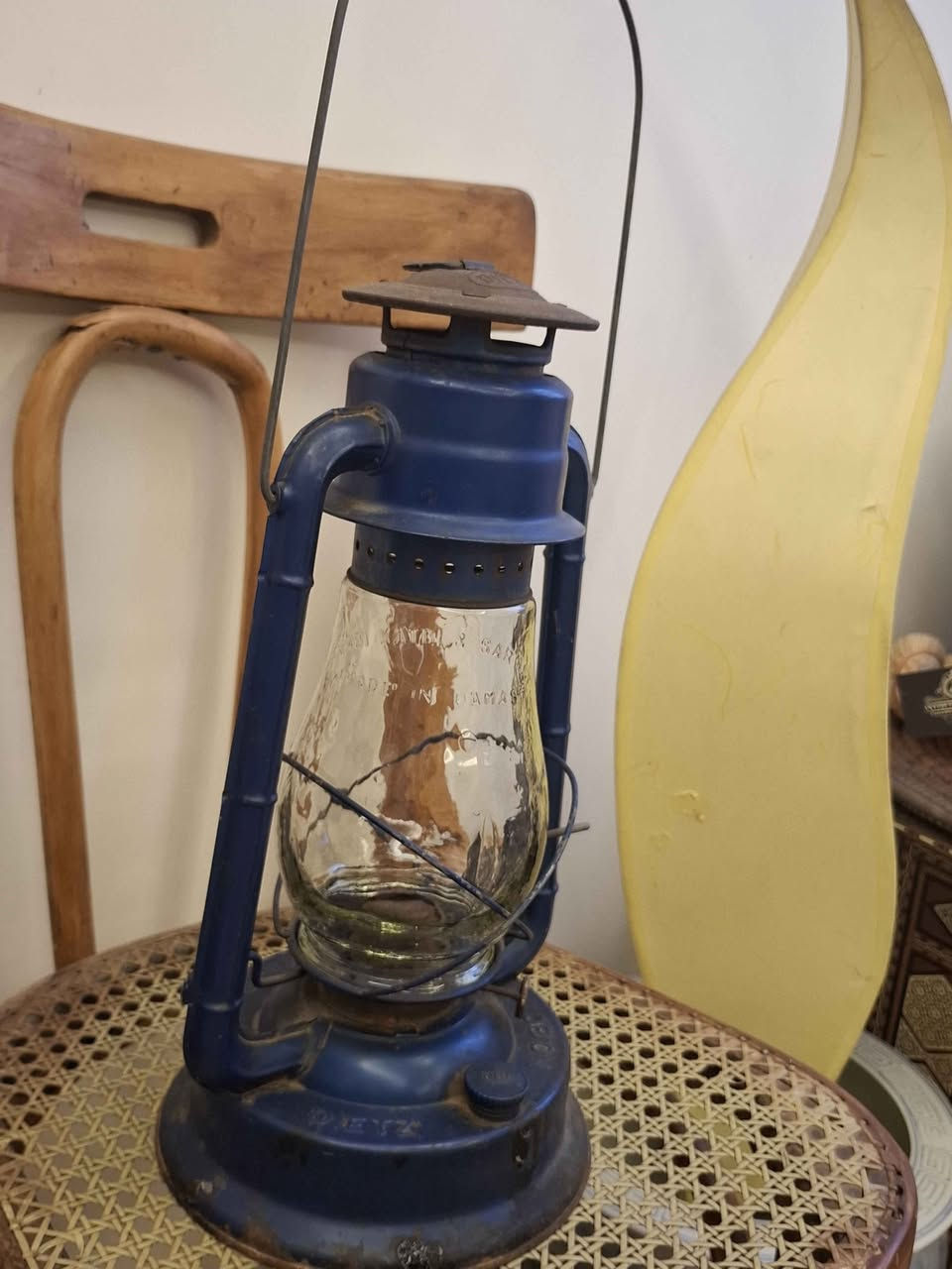 Add a touch of history to your home or collection with this authentic Dietz No. 80 hurricane lantern.
​This piece features a beautiful, weathered blue finish that perfectly captures its vintage charm. Whether you are looking for a unique industrial accent for your living space or a classic addition to your antique lighting collection, this lantern is a fantastic find. زحلة الاراضي, زحلة


**إذا كنت صاحب هذا الإعلان وتريد حذفه لأي سبب، رجاءا أرسل رسالة إلى الدعم الفني**