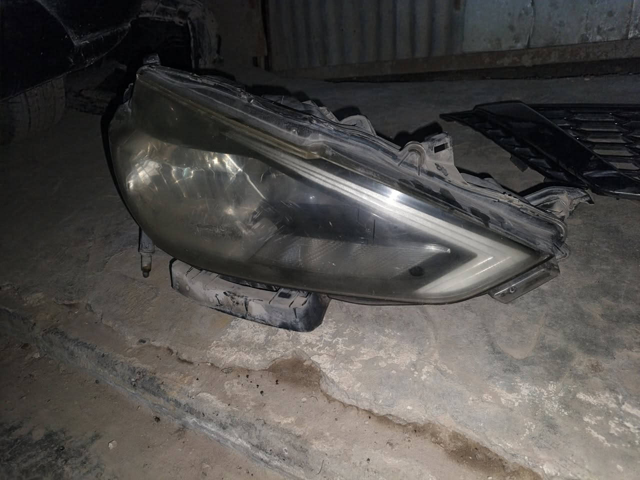 السلام عليكم عندي مازدات مع الفيش كامله مال نيسان سنترا 2018 الي تفيده يتواصل وياي ***********
