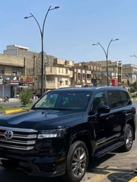 للبيع تيوتا لاند كروز GXR.لمتد 2022 سبعينية  السيارة ساس اصل ام التطبي...