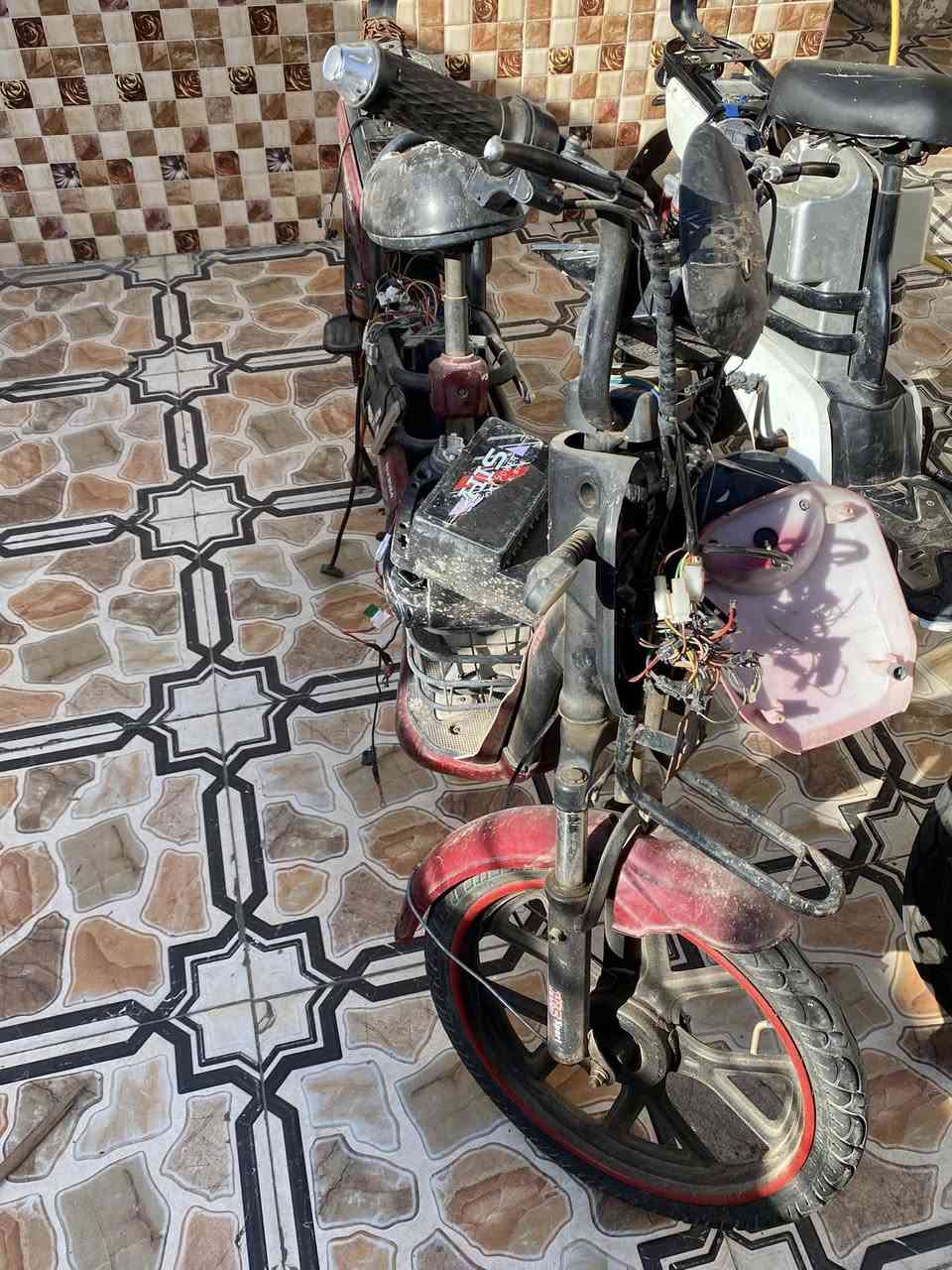 درجات شحن عدد 2 للبيع
سلام عليكم دراجتين شحن للبيع 

لحمره ناقصه بس باتريات كل غراضه موجوده 

البيضه ما ناقصه شي كامله مكمله 

ابيعهن ثنينهم سعرهم 250 الف و بيهم مجال 

العنوان | البصرة - القبلة - حي الشهداء قرب اسواق بركات ام لبنين قريب من 4 سايدات حي بغداد 

للاستفسار / ***********
