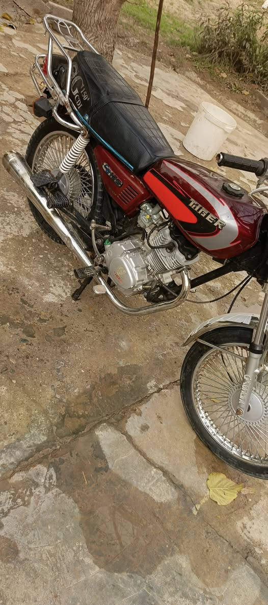 تايكر 22 اوراق كامله مكينه خير من الله مابي كل نقص بس قبق زنجيل مكان تقاطع الساده خاص ما جاوب السعر 425 وبي مجال ***********
