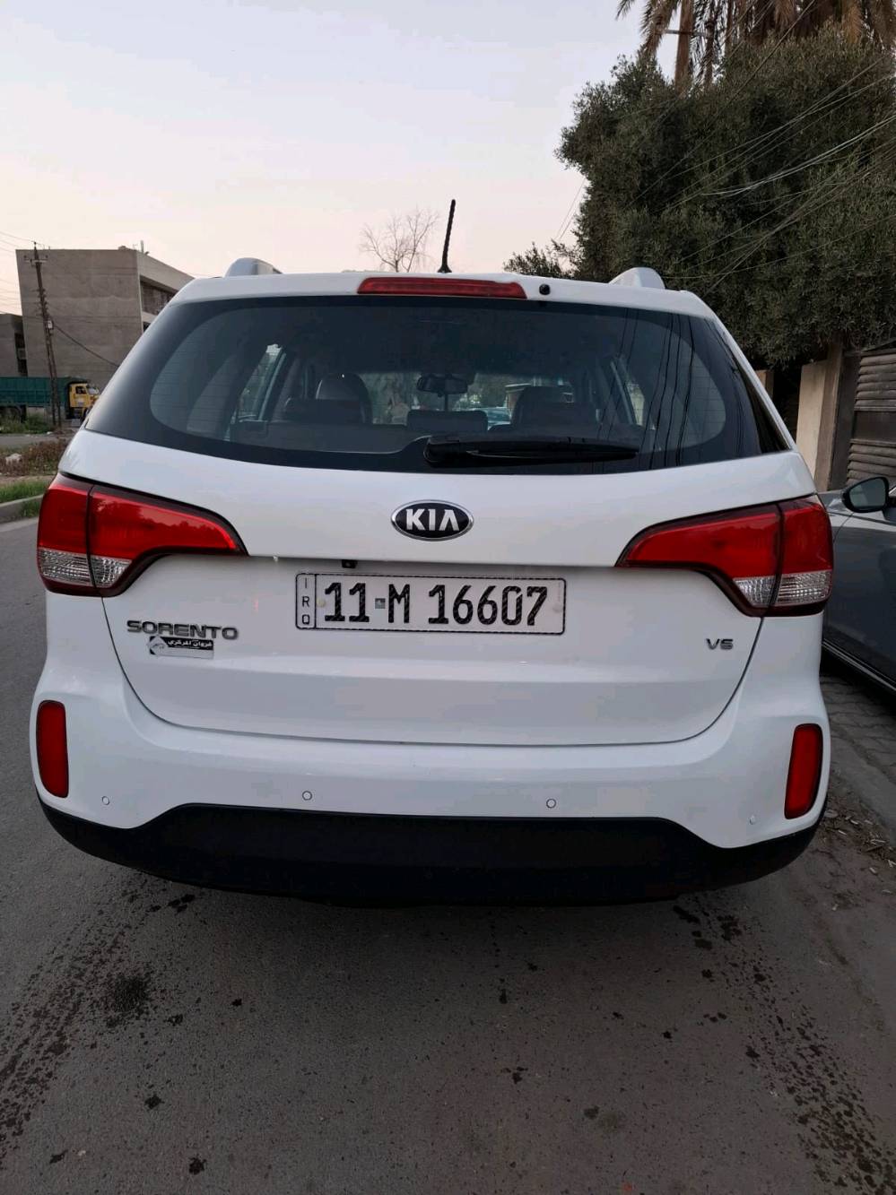 كيا سورنتو 2015 خليجي رقم بغداد مكفوله كفاله من الصبغ والتبديل  عدا شخطوط صغيره موضحه بالسونار بسيط ورصعه فوق الباب خلف السائق  بالباب الخلفي عكس السائق 
7 راكب مع كشنات جلد 
 حساس امامي خلفي  
 3 قطع تبريد 
 3 انظمه قياده 
 يو اس بي
 بردات بلادية 
 تحكم ستيرن 
قماره حديد
 كامرا خلفيه 
‏ صدر جديد كير مكينة مفتوحه ومكفوله گير بلادي كفاله  تبريد كلة جديد ومكفول 
‏V6 ستة سلندر 3500 ماشي  146  
جاهزة بدون اي نقص
رقم بغداد باسمي شرط  التحويل ثاني يوم وسنوية  مراوس حسب القناعه  متواجد خاص
مكان السياره بغداد 
السونار مرفق مع الصور 
السعر  178 وبيه مجال
